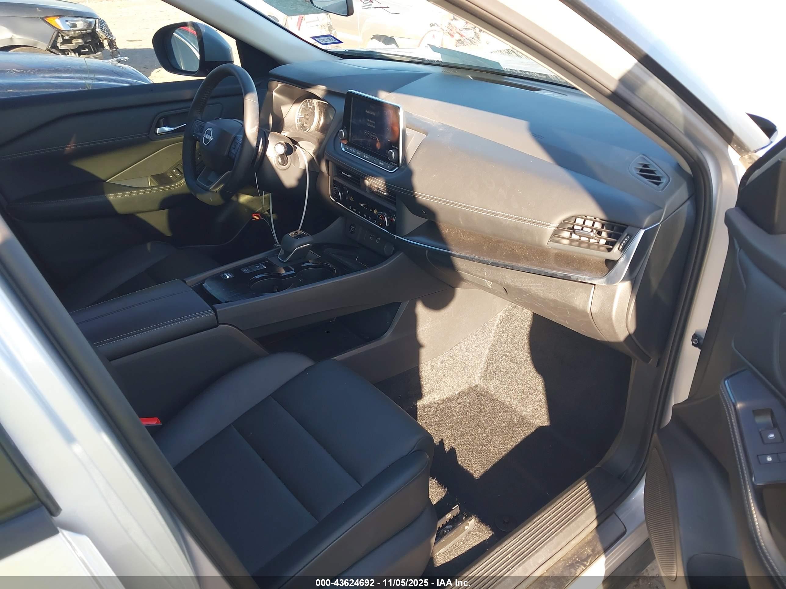 NISSAN ROGUE image 5