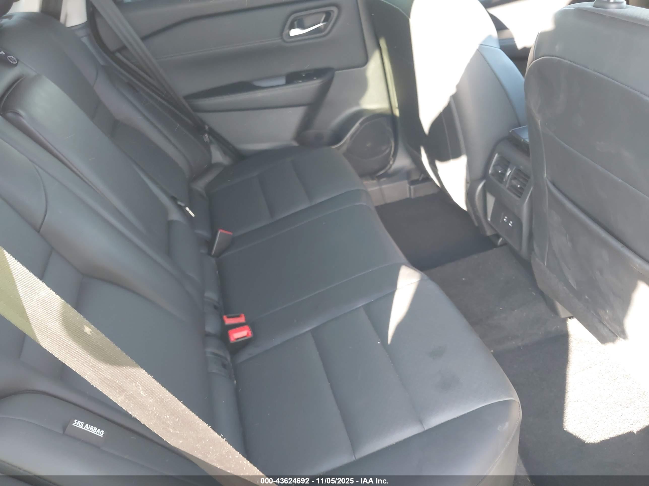 NISSAN ROGUE image 8