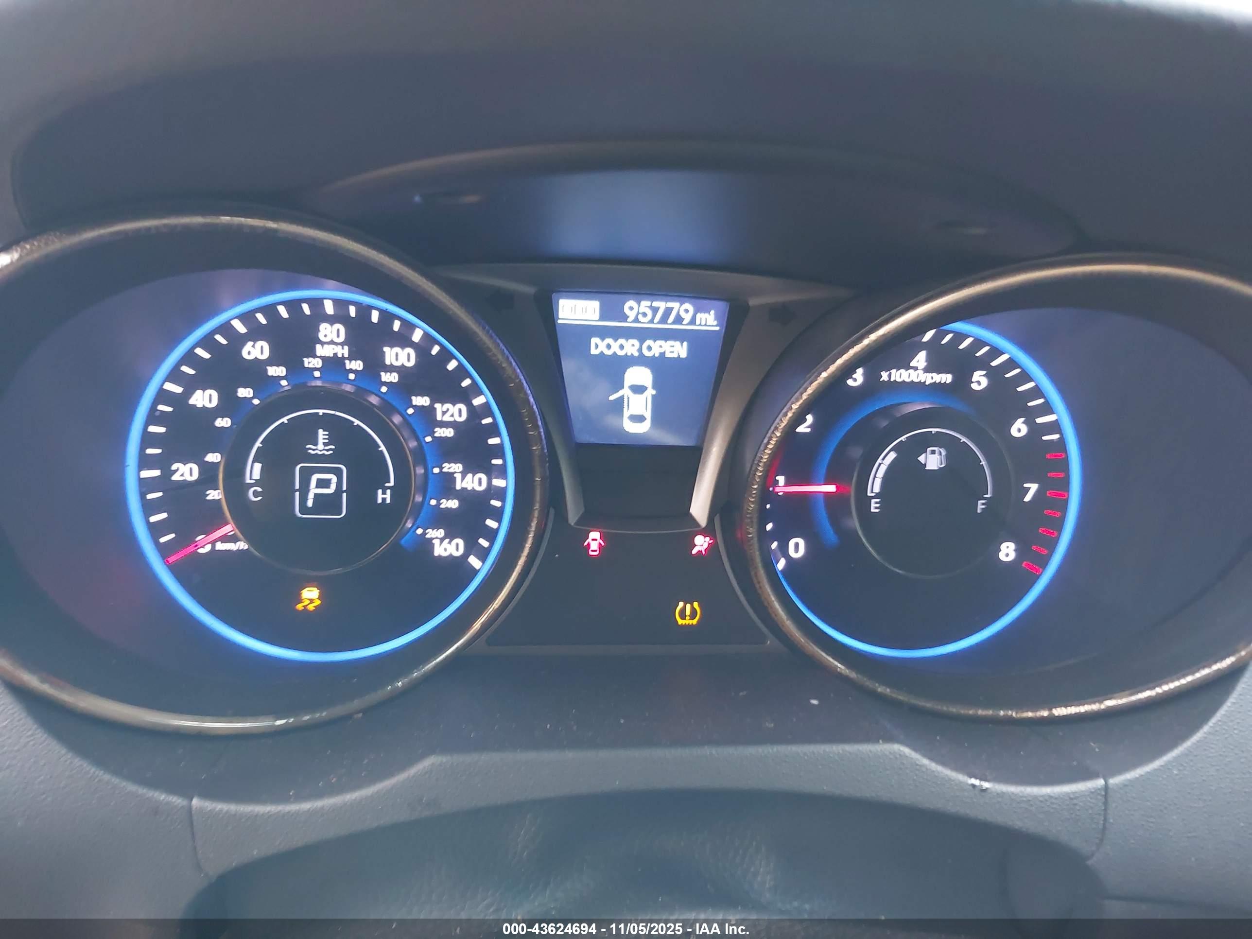 HYUNDAI GENESIS image 7
