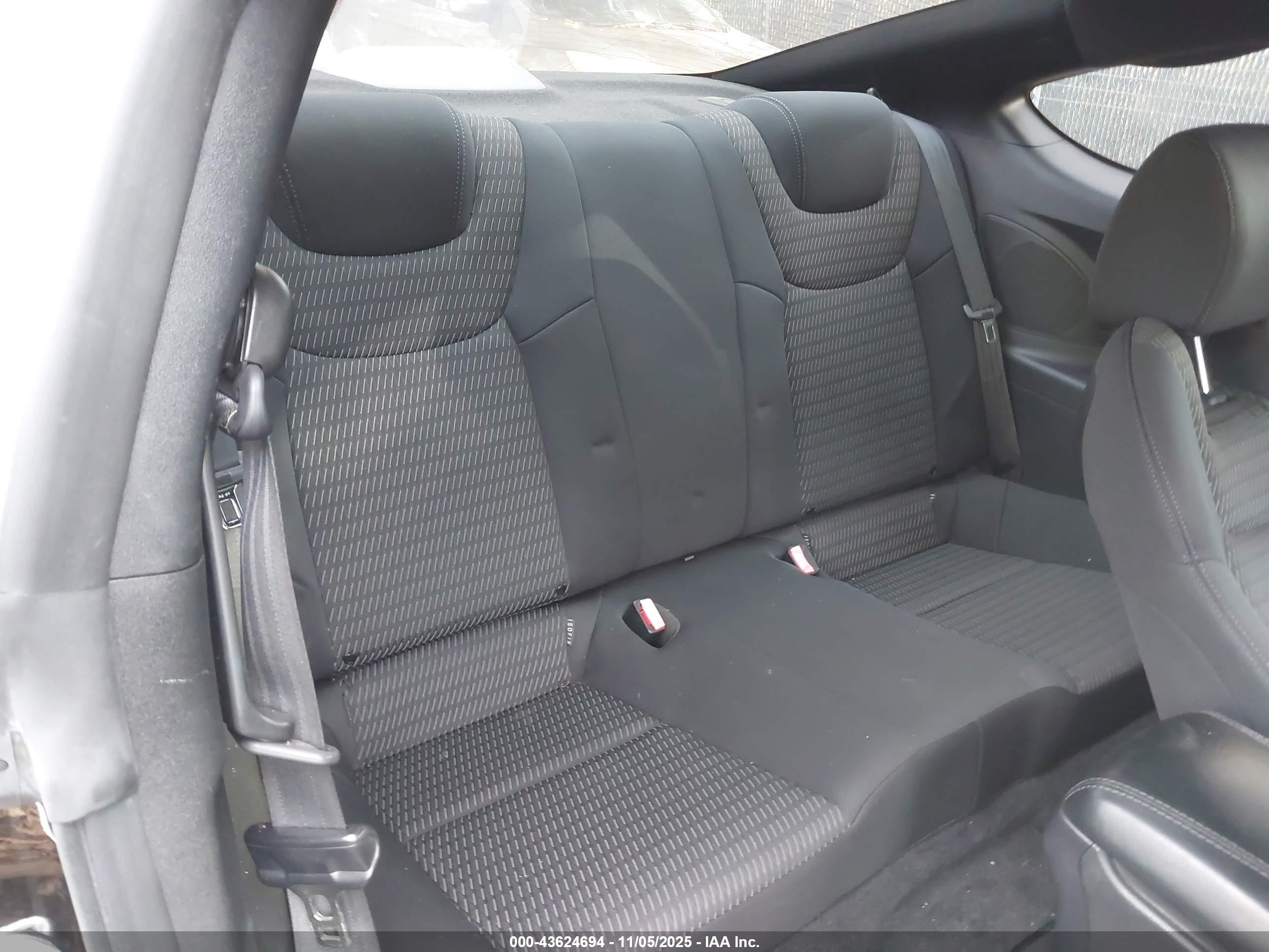HYUNDAI GENESIS image 8