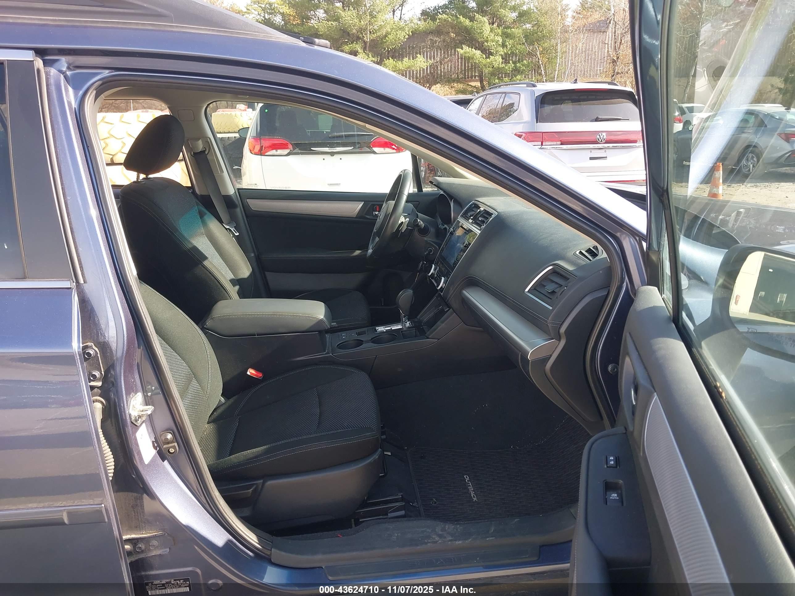 SUBARU OUTBACK image 5