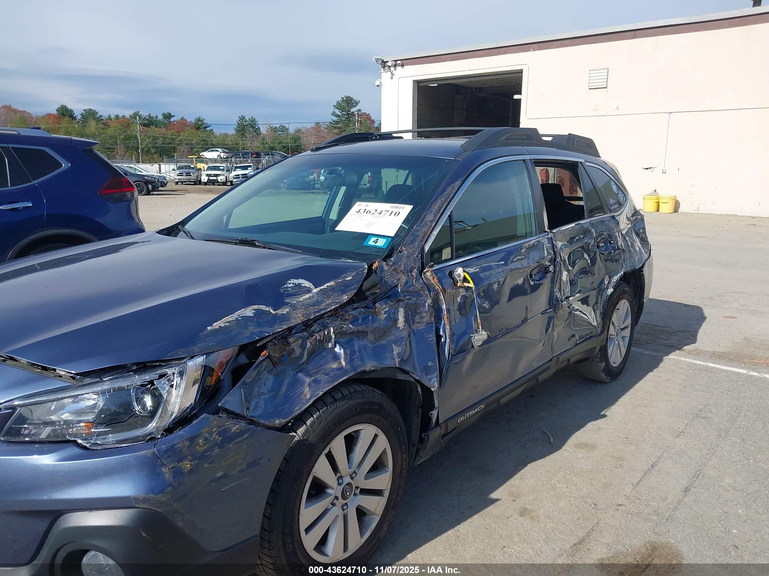 SUBARU OUTBACK image 6