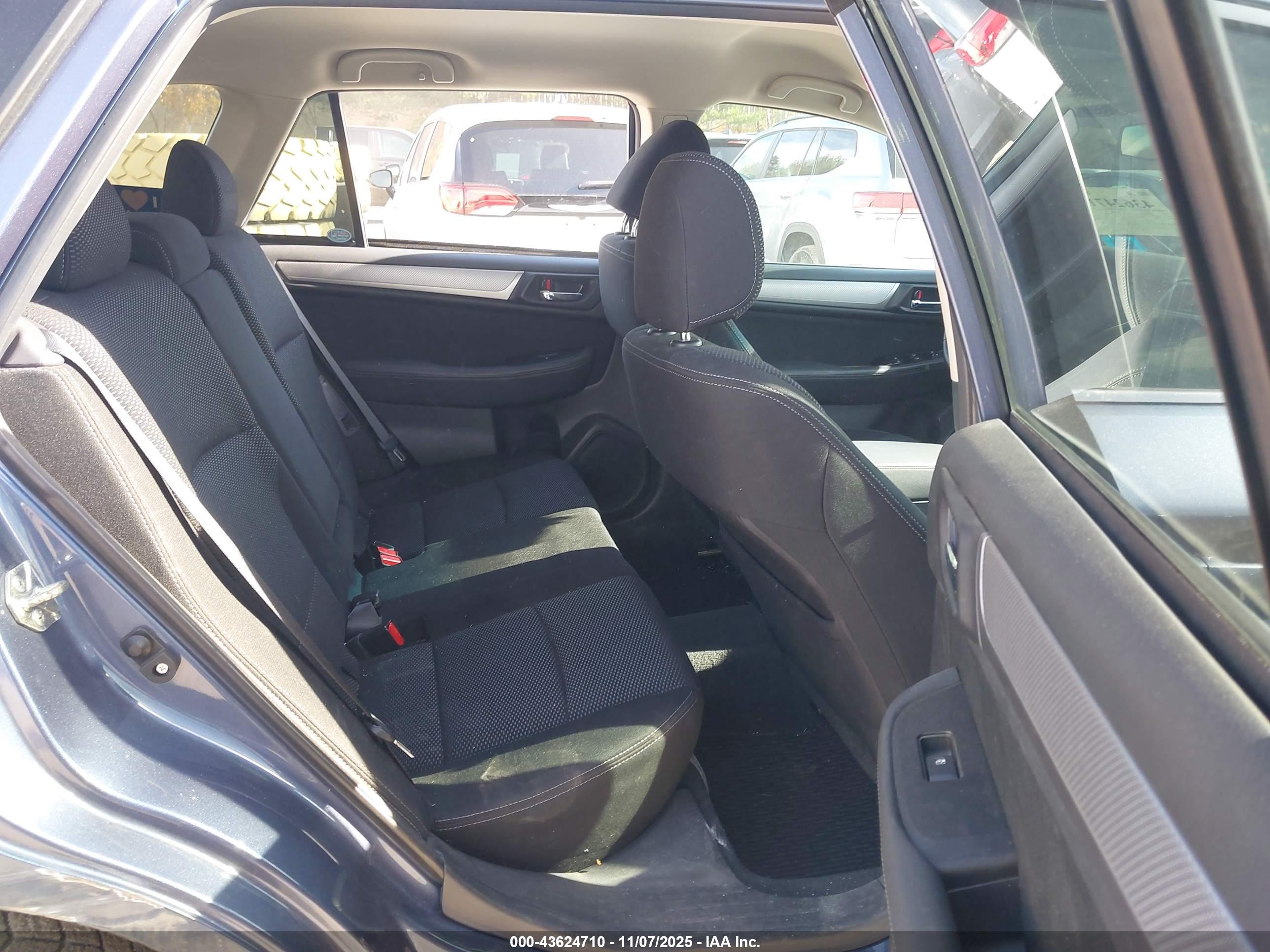 SUBARU OUTBACK image 8