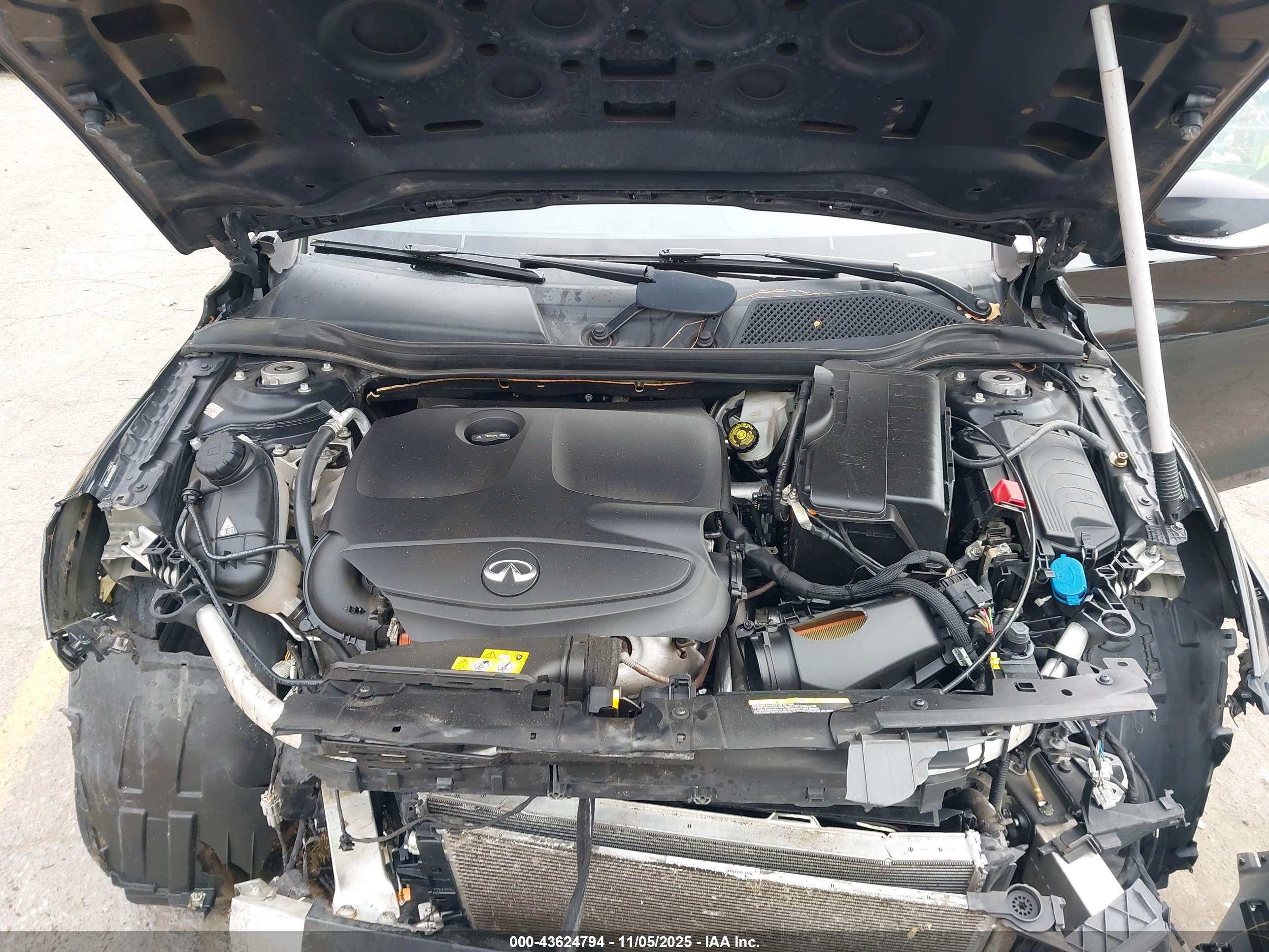 INFINITI QX30 image 10