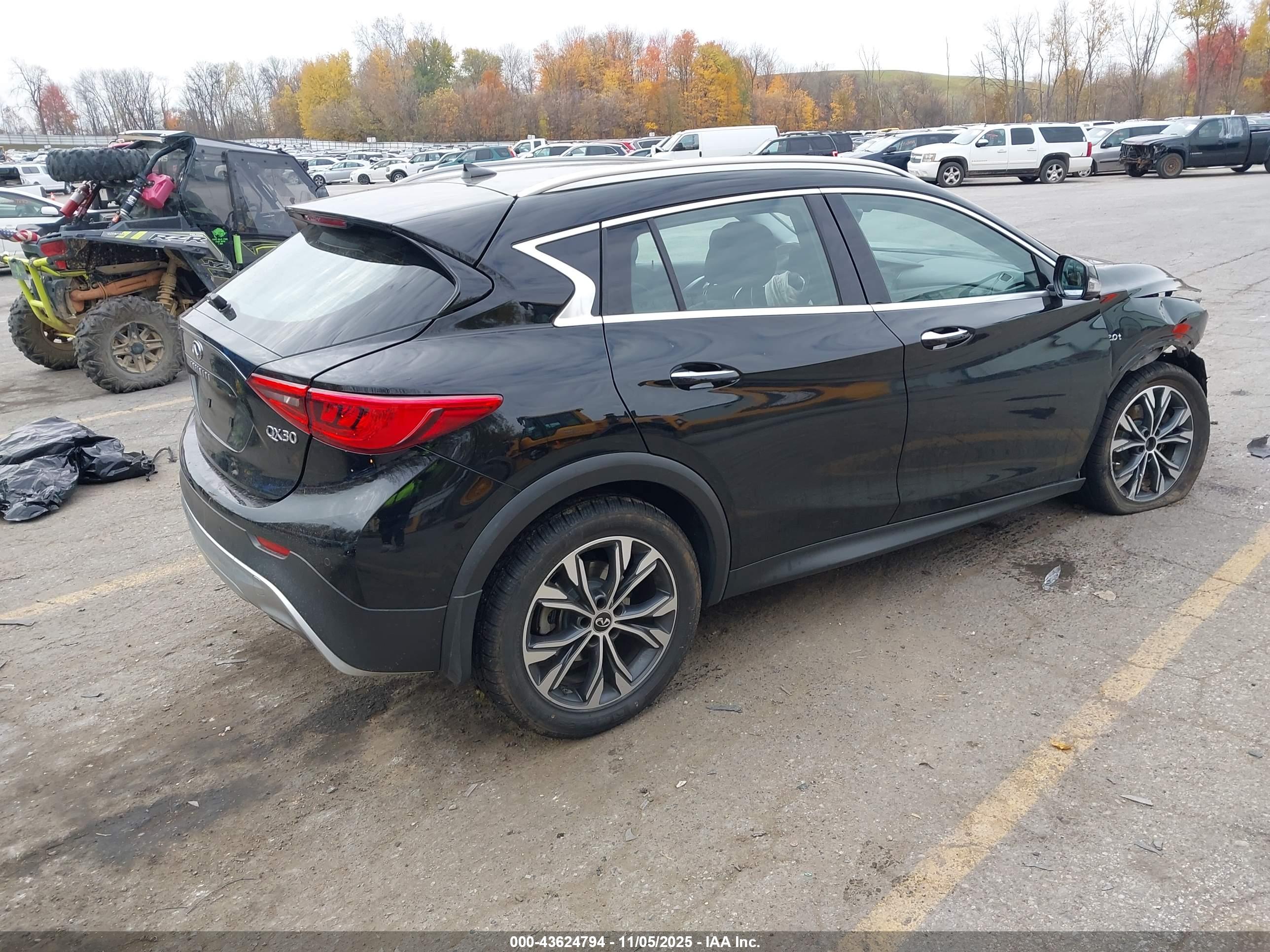 INFINITI QX30 image 4