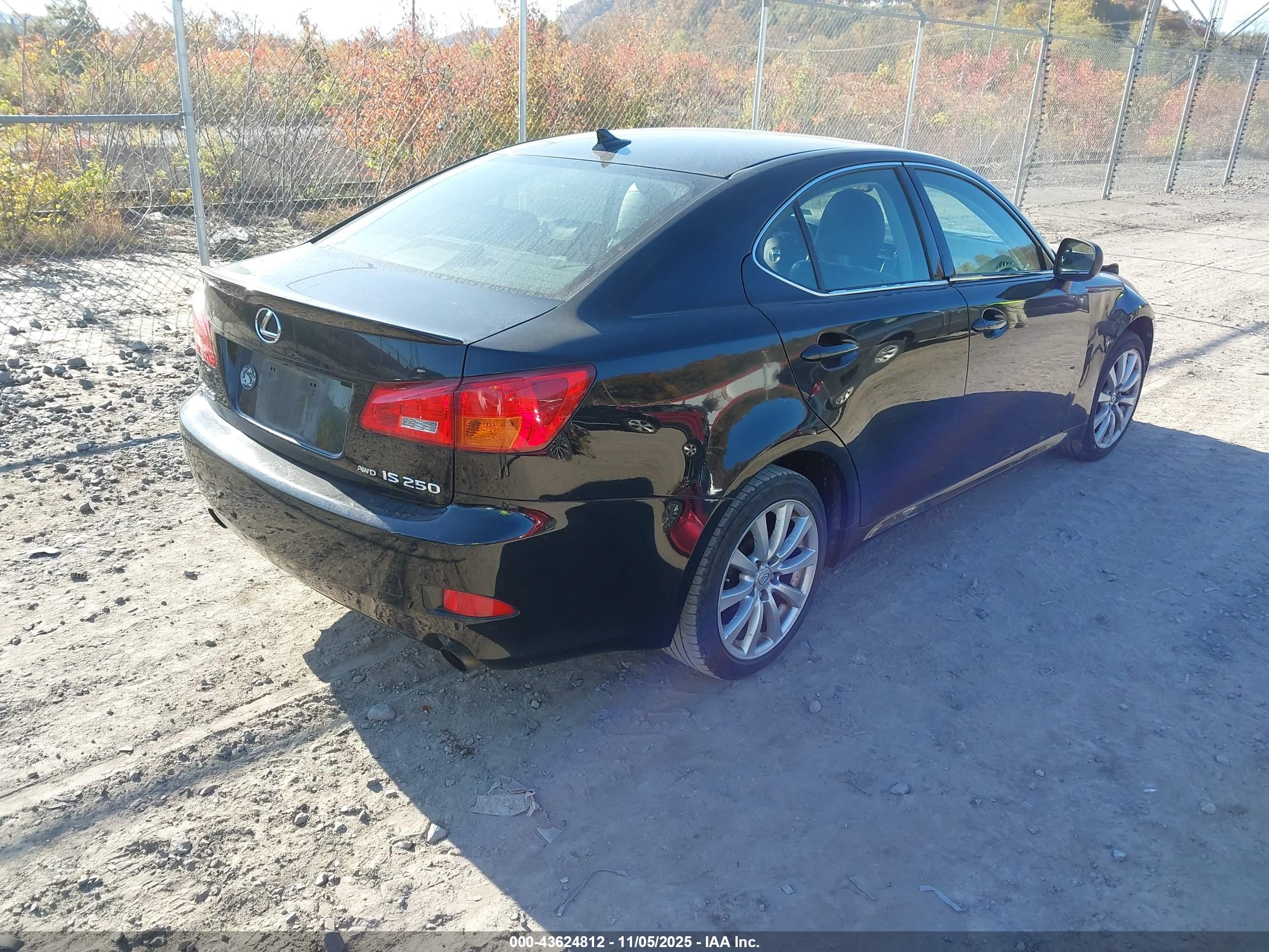 LEXUS IS image 4