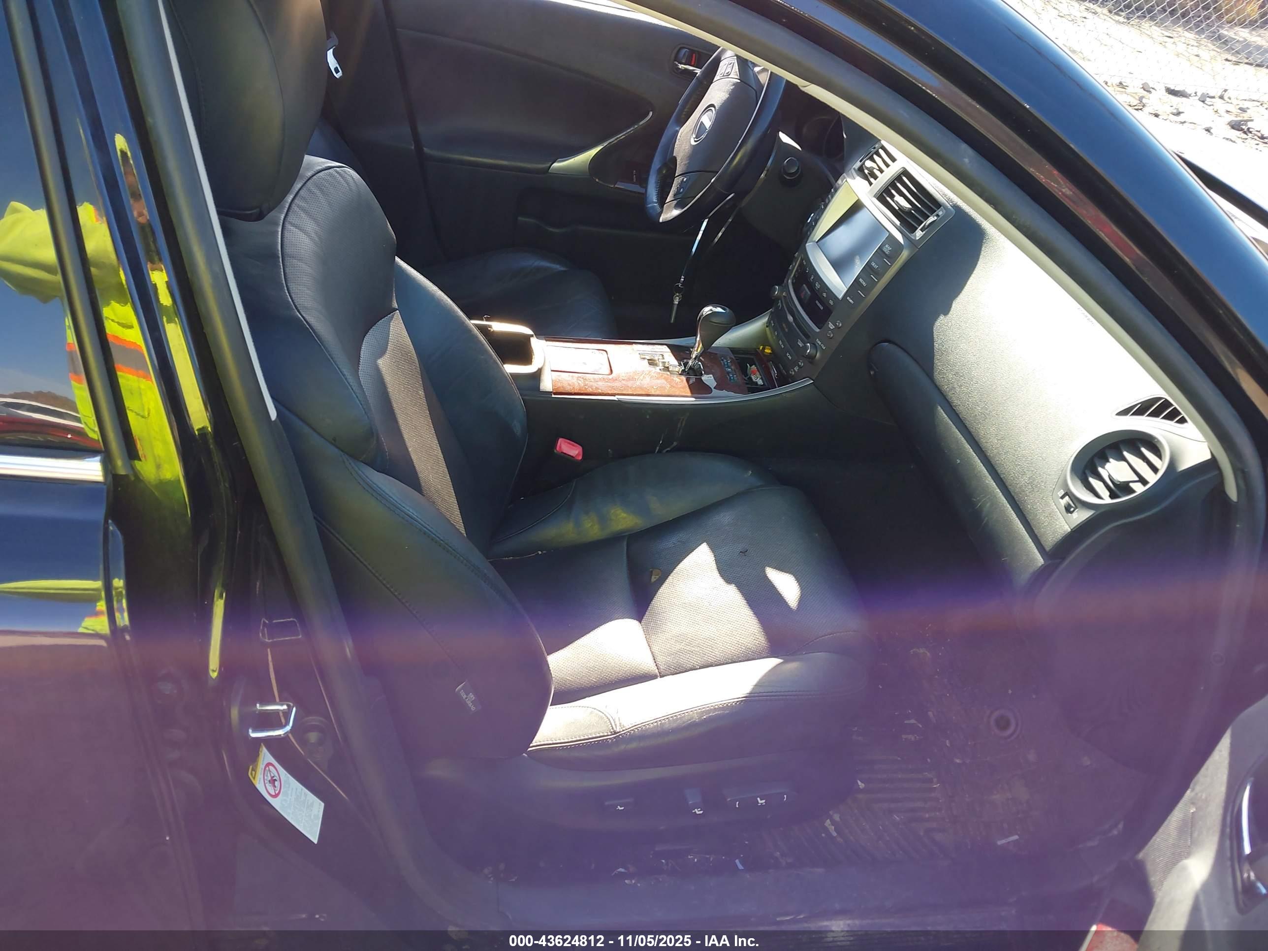 LEXUS IS image 5