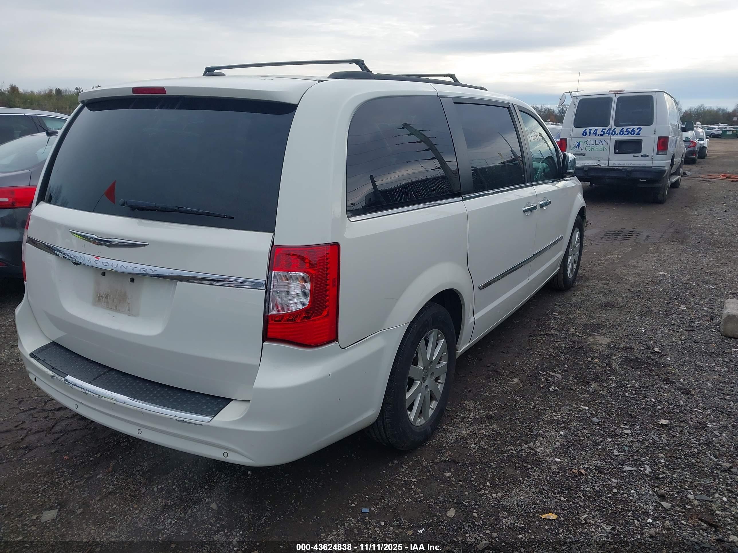 CHRYSLER TOWN image 4