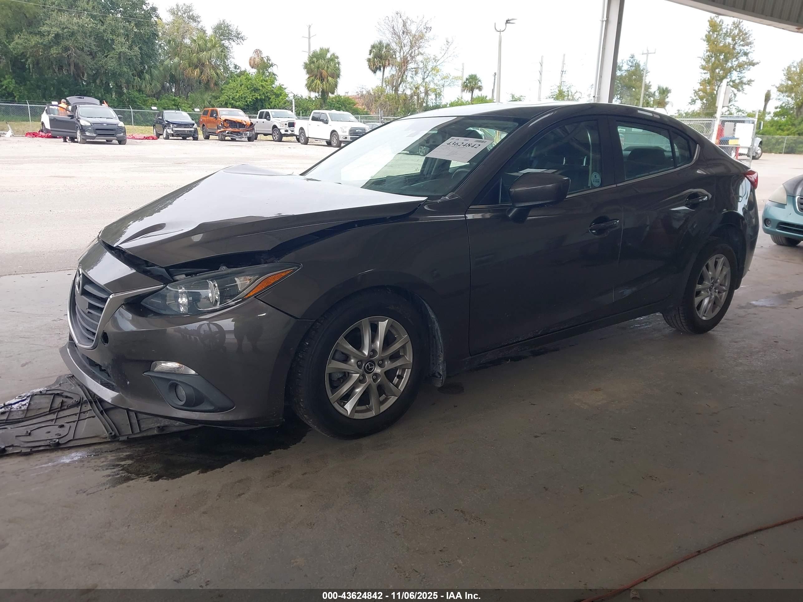 MAZDA MAZDA3 image 2