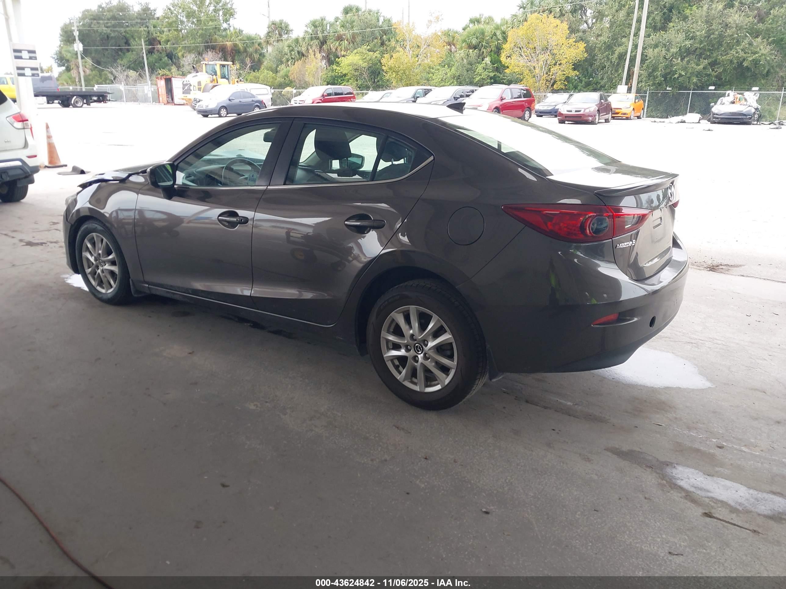 MAZDA MAZDA3 image 3