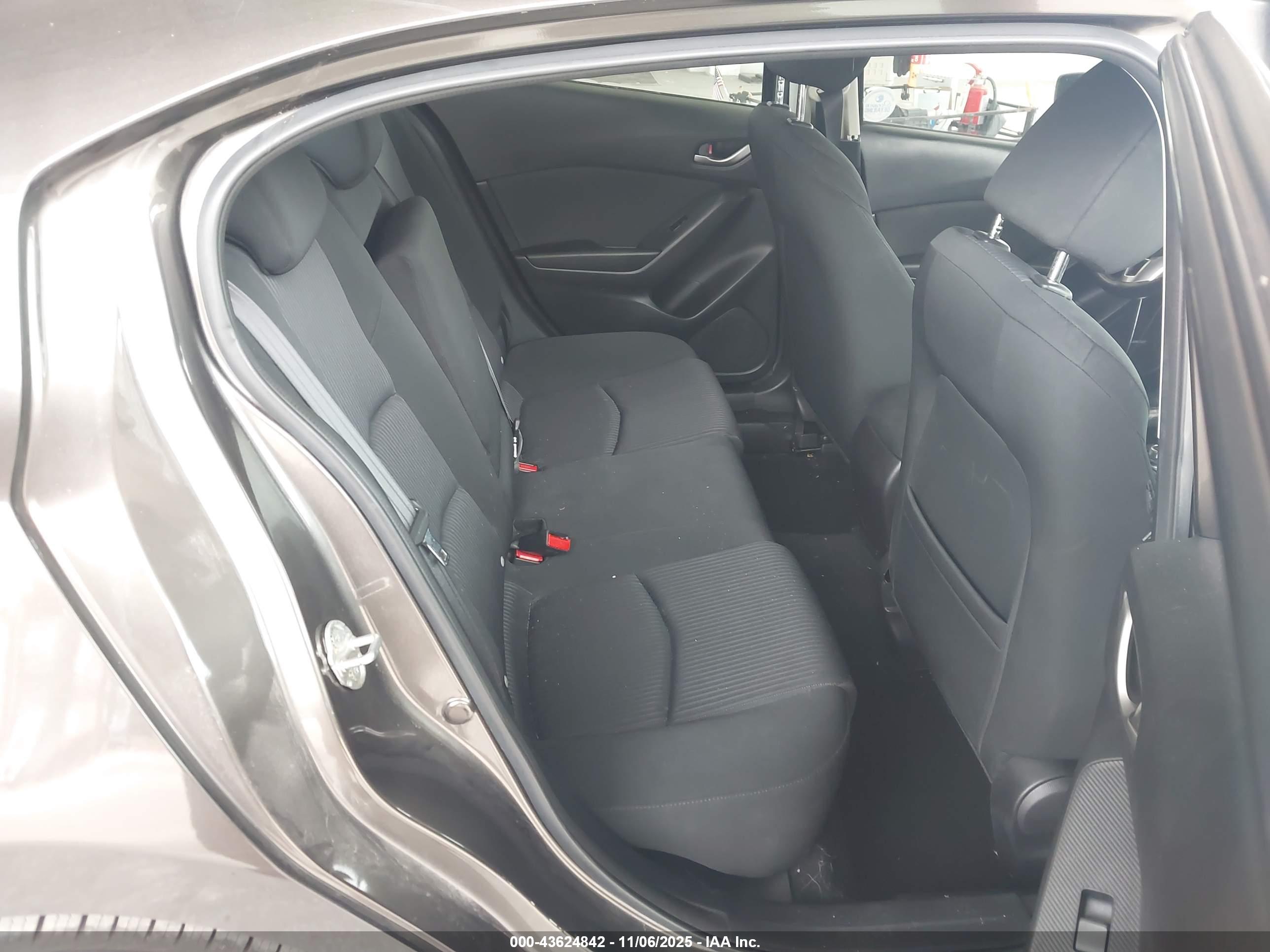 MAZDA MAZDA3 image 8