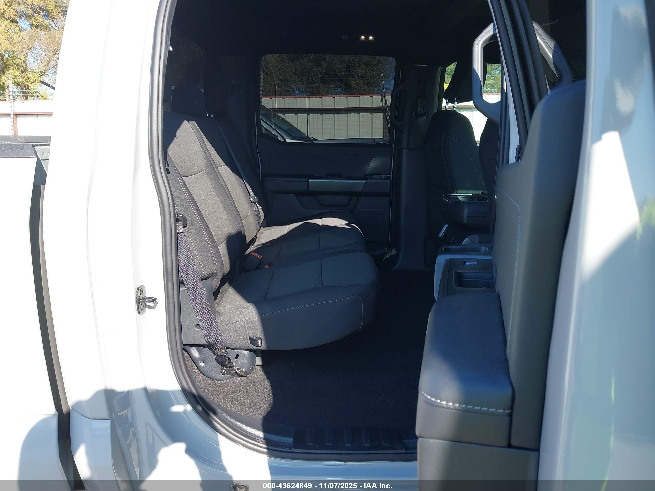 FORD F-150 image 8