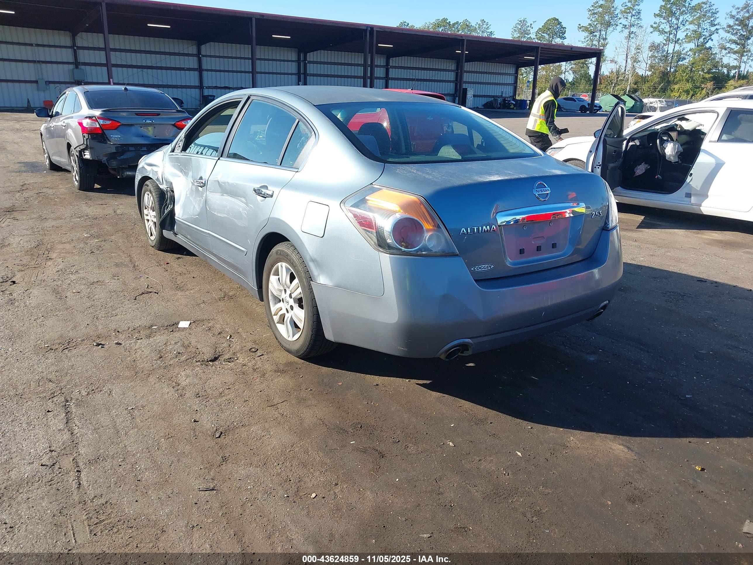 NISSAN ALTIMA image 3