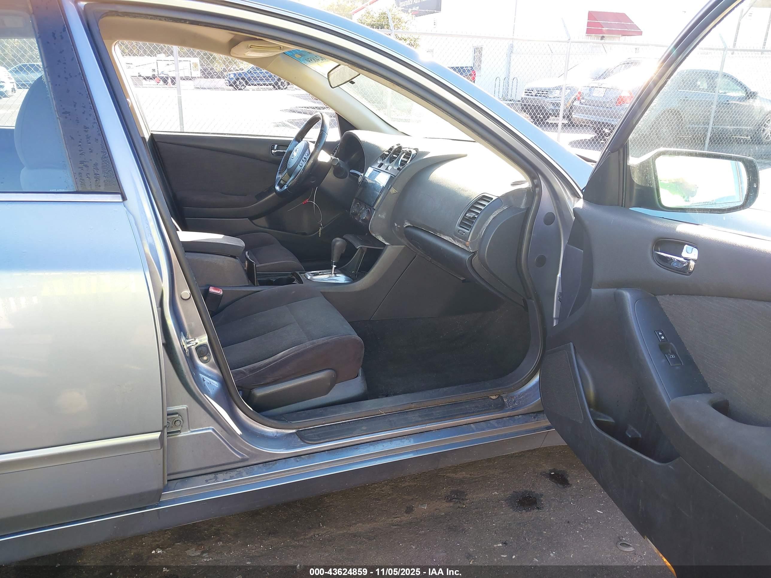 NISSAN ALTIMA image 5