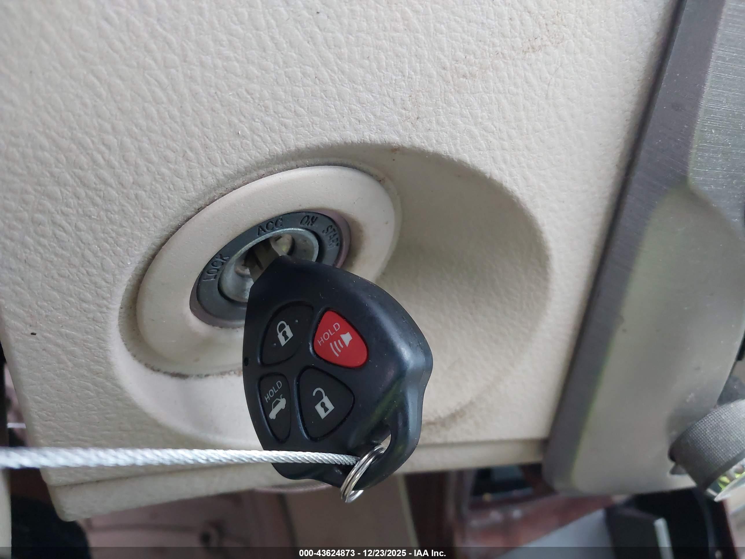 TOYOTA AVALON image 11