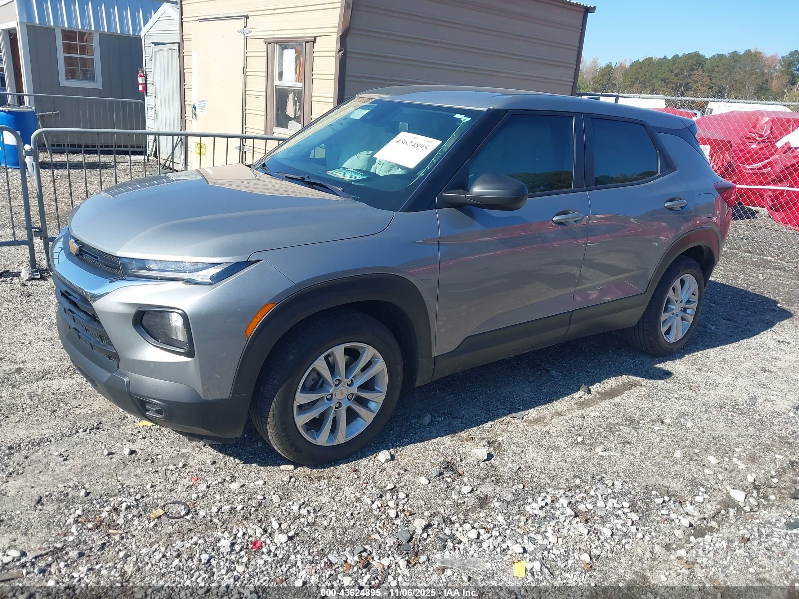 CHEVROLET TRAILBLAZER image 2