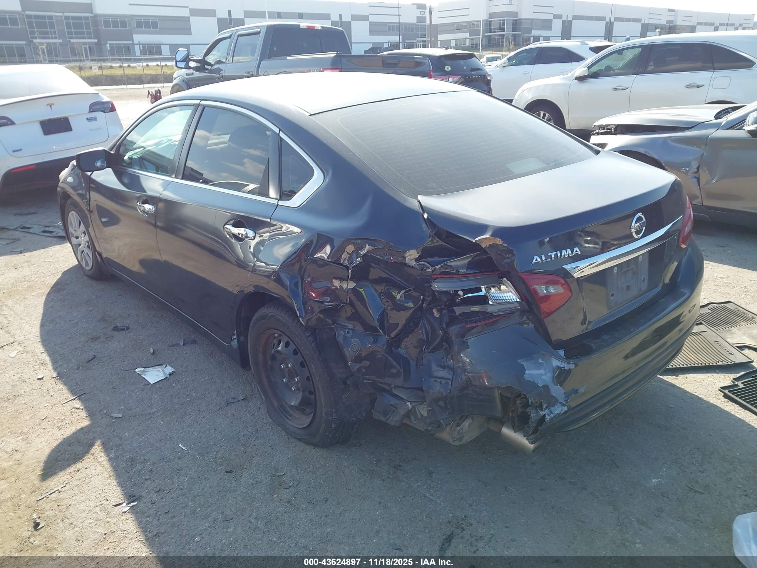 NISSAN ALTIMA image 3