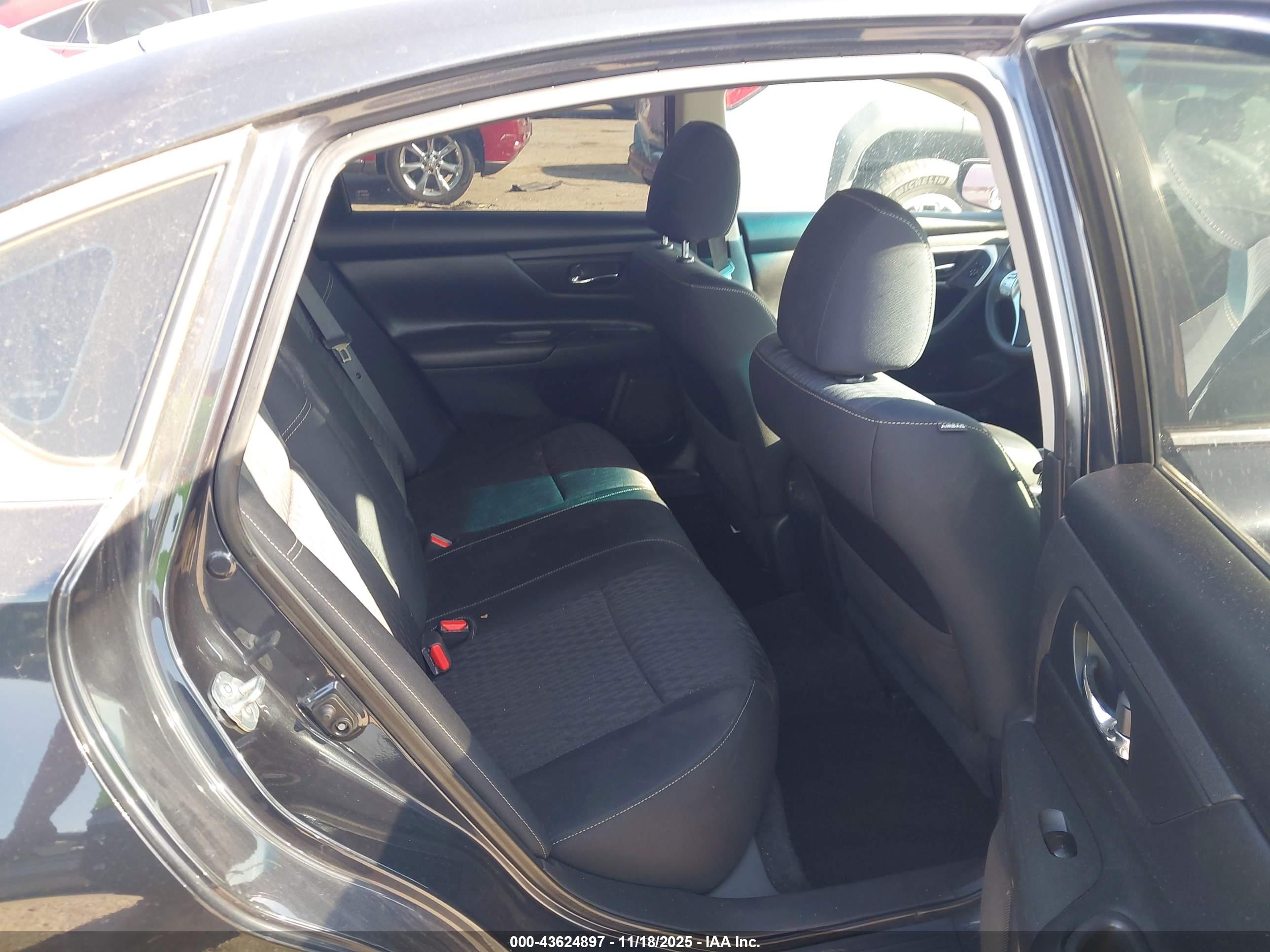 NISSAN ALTIMA image 8
