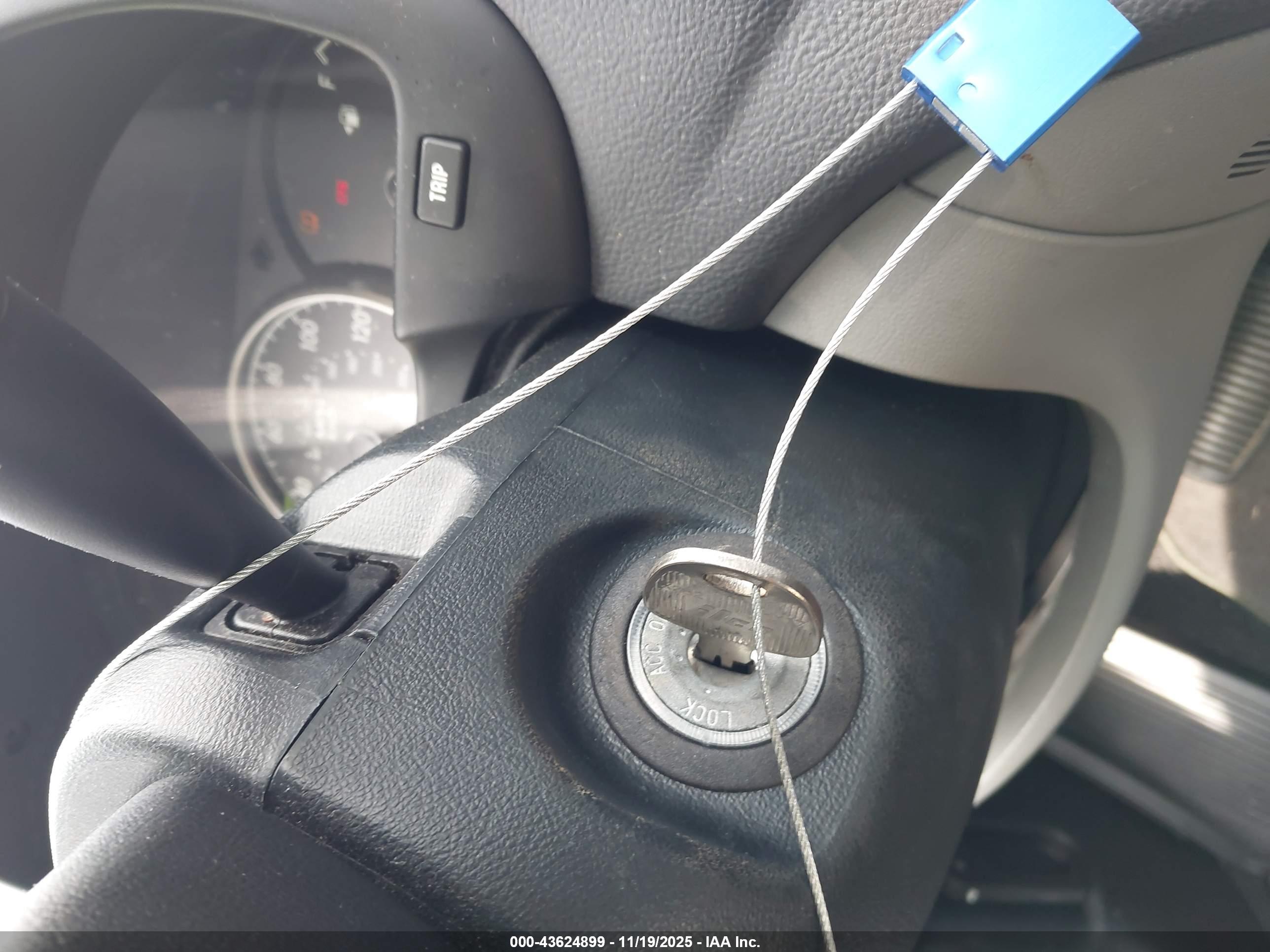 HYUNDAI ELANTRA image 11