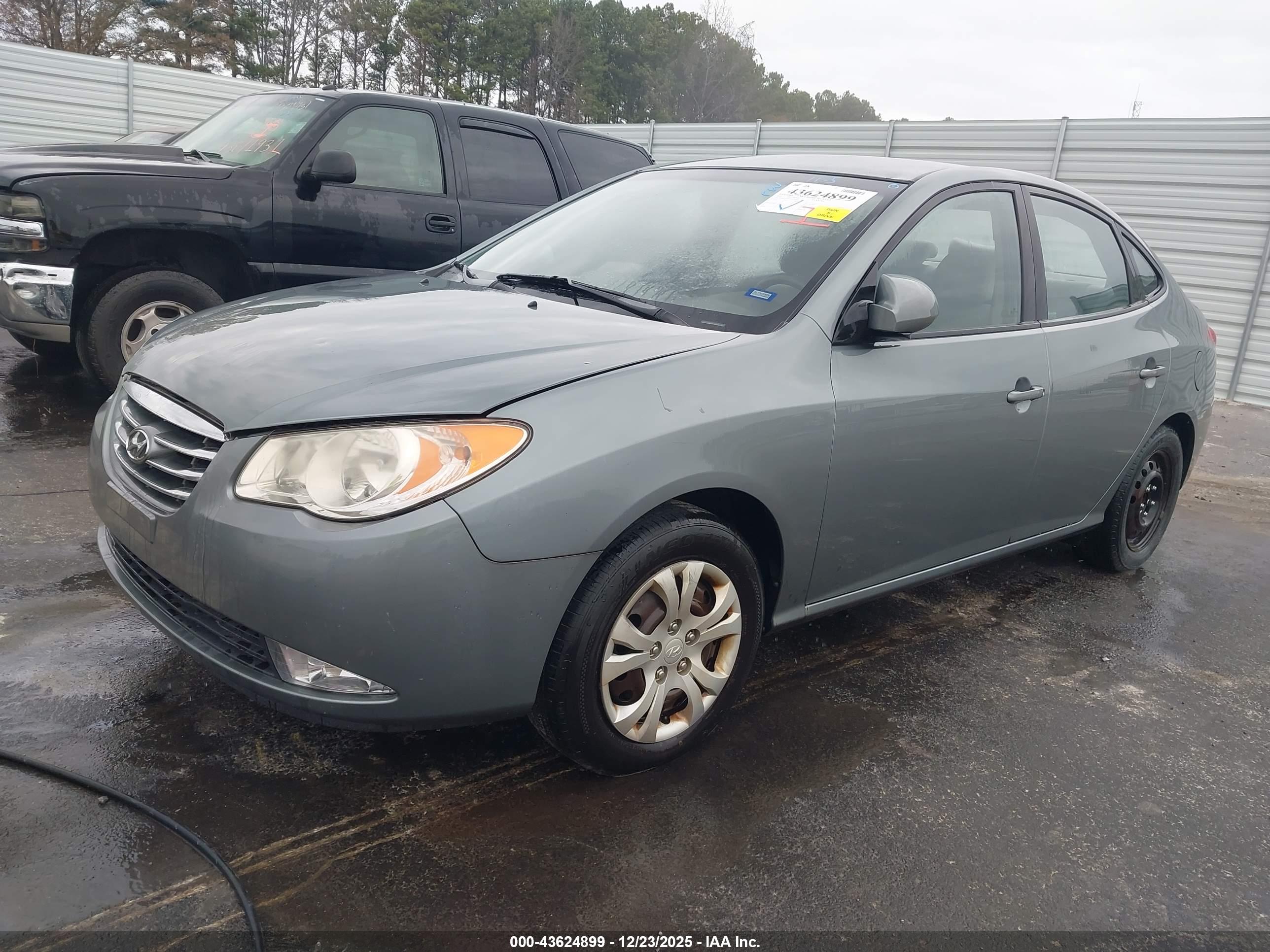 HYUNDAI ELANTRA image 2