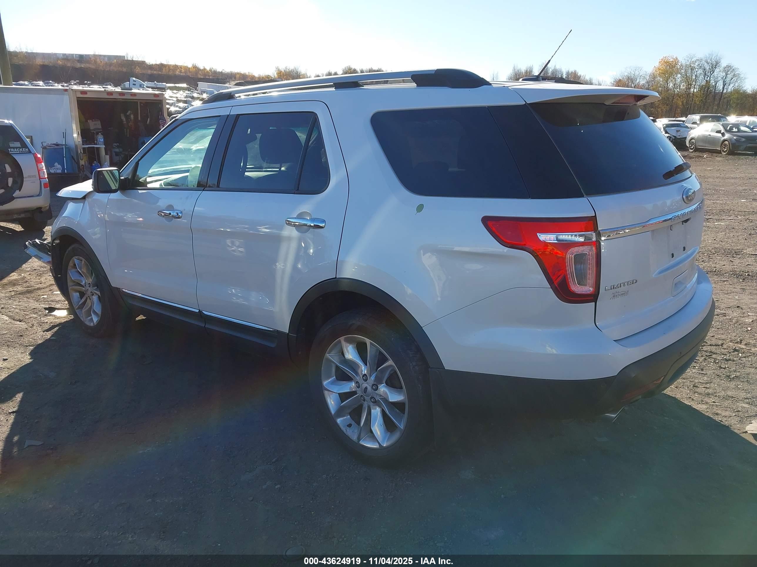 FORD EXPLORER image 3