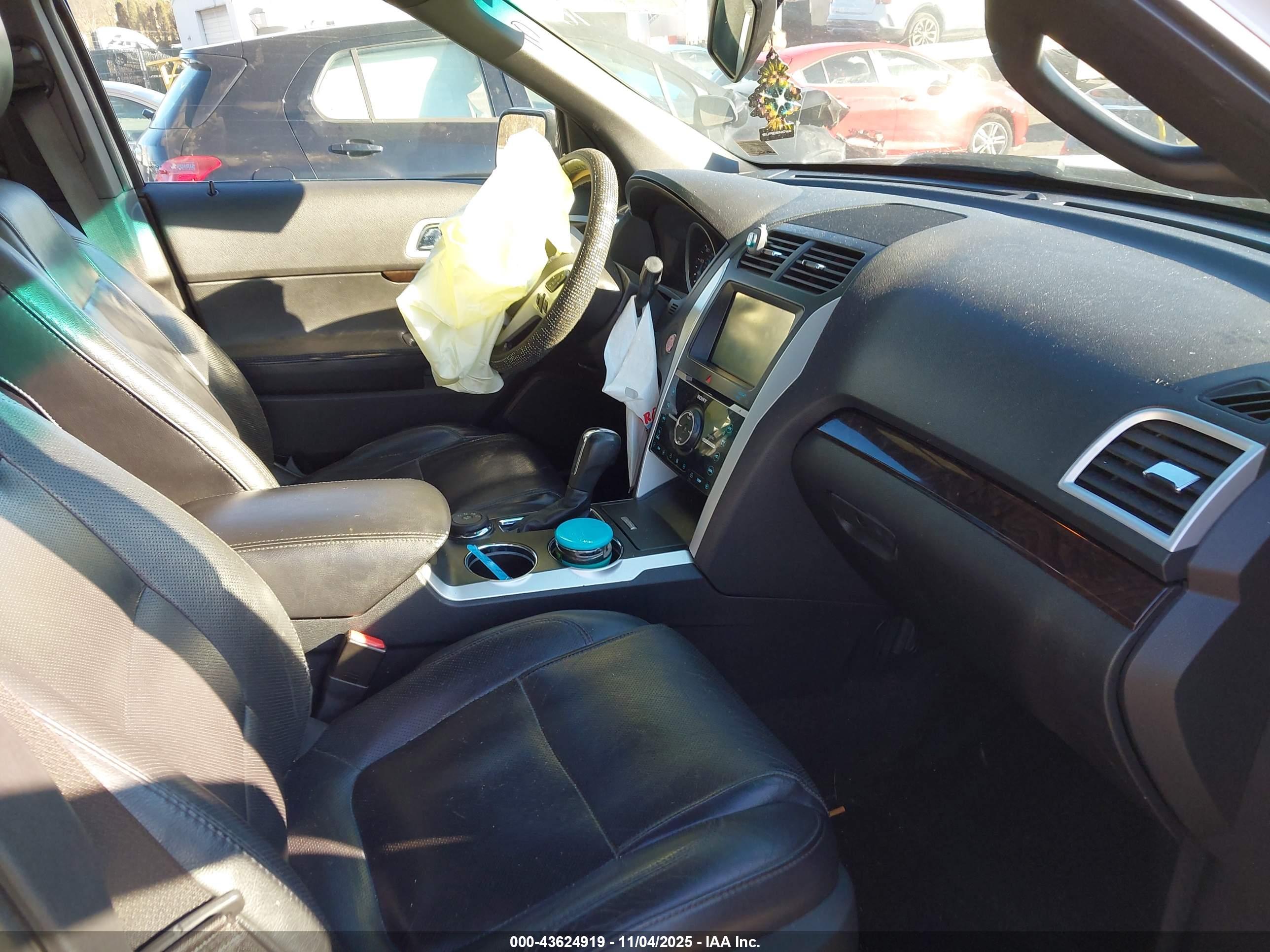FORD EXPLORER image 5