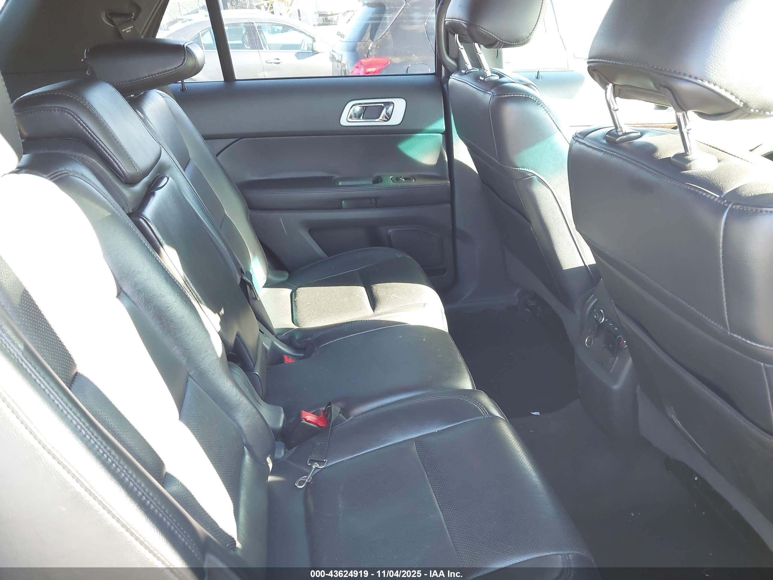 FORD EXPLORER image 8