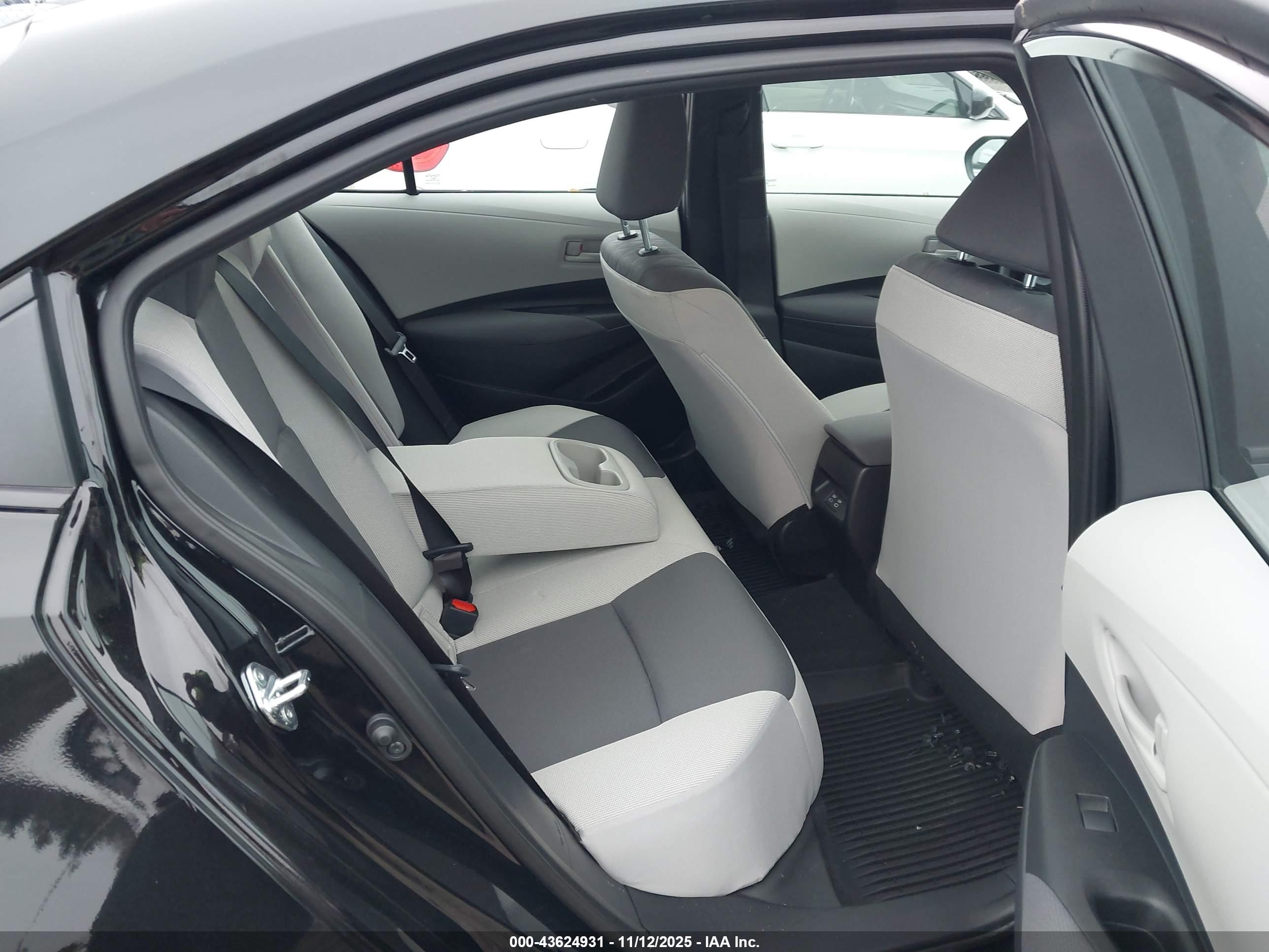 TOYOTA COROLLA image 8