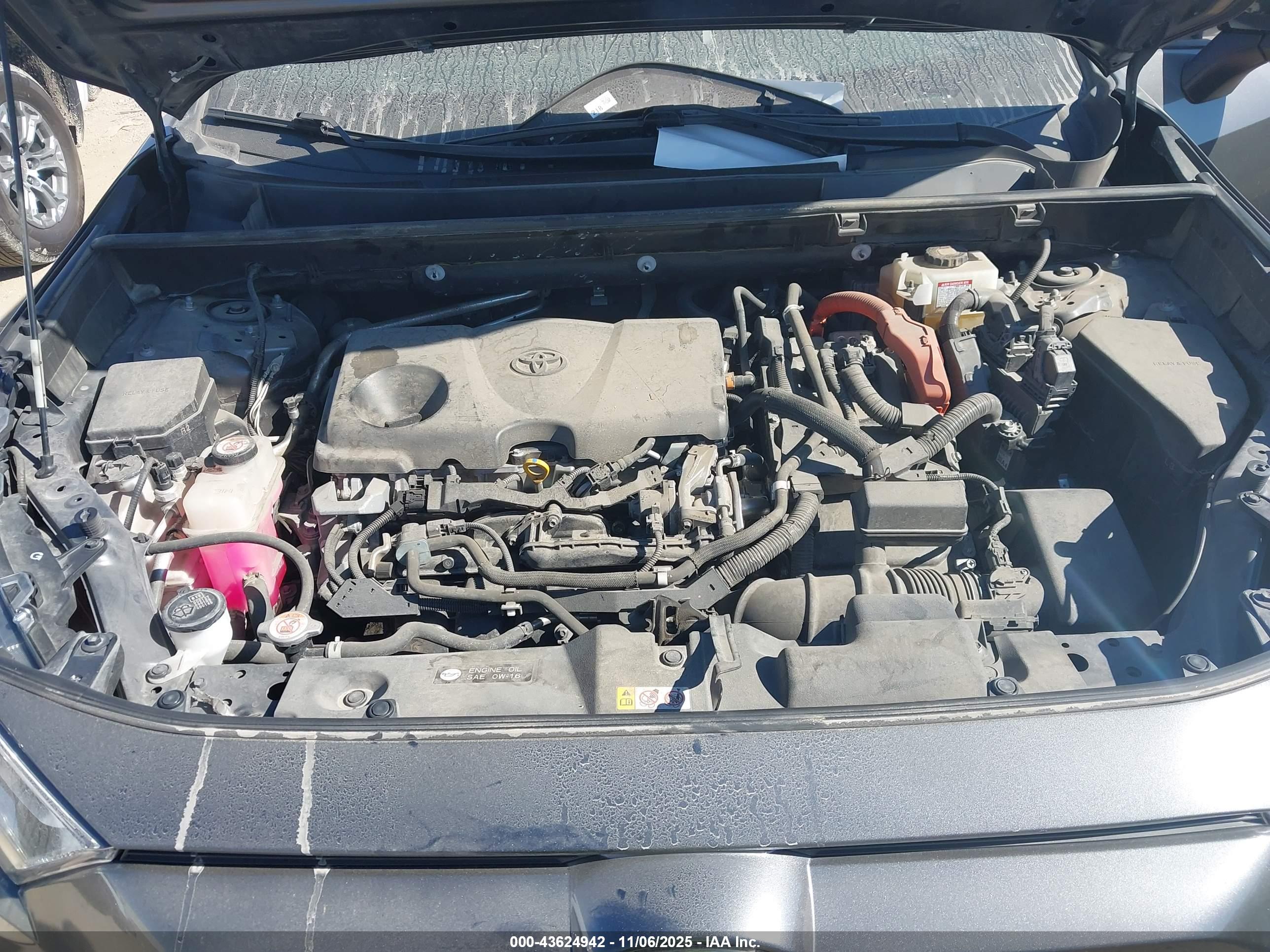 TOYOTA RAV4 image 10