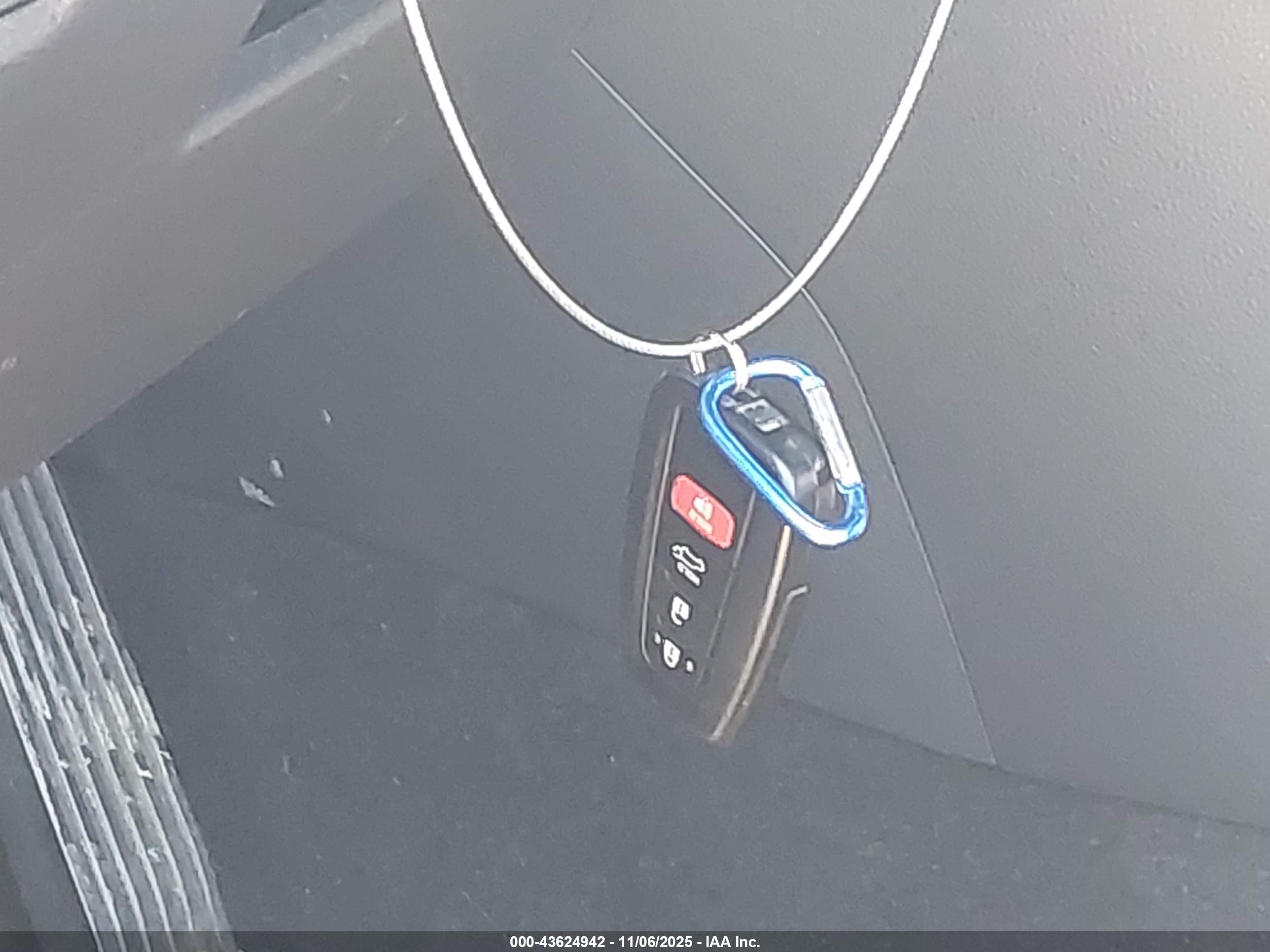 TOYOTA RAV4 image 11
