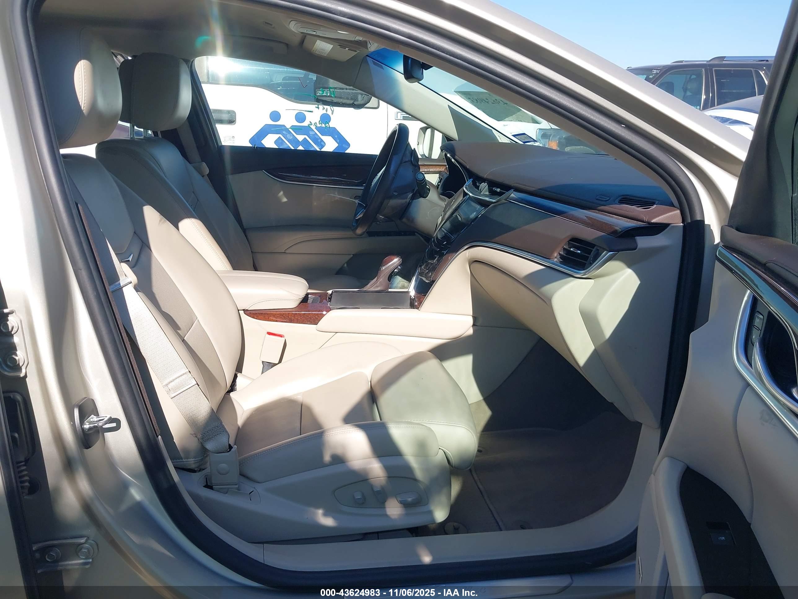 CADILLAC XTS image 5