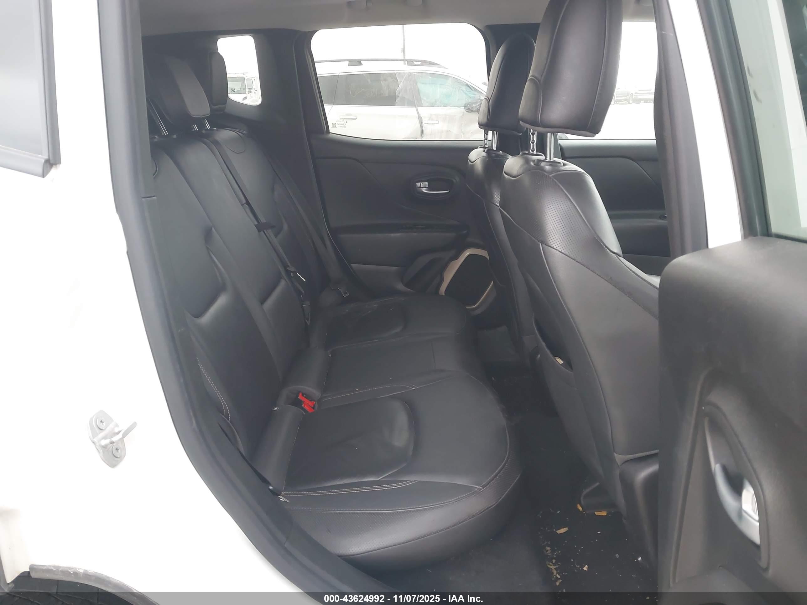 JEEP RENEGADE image 8