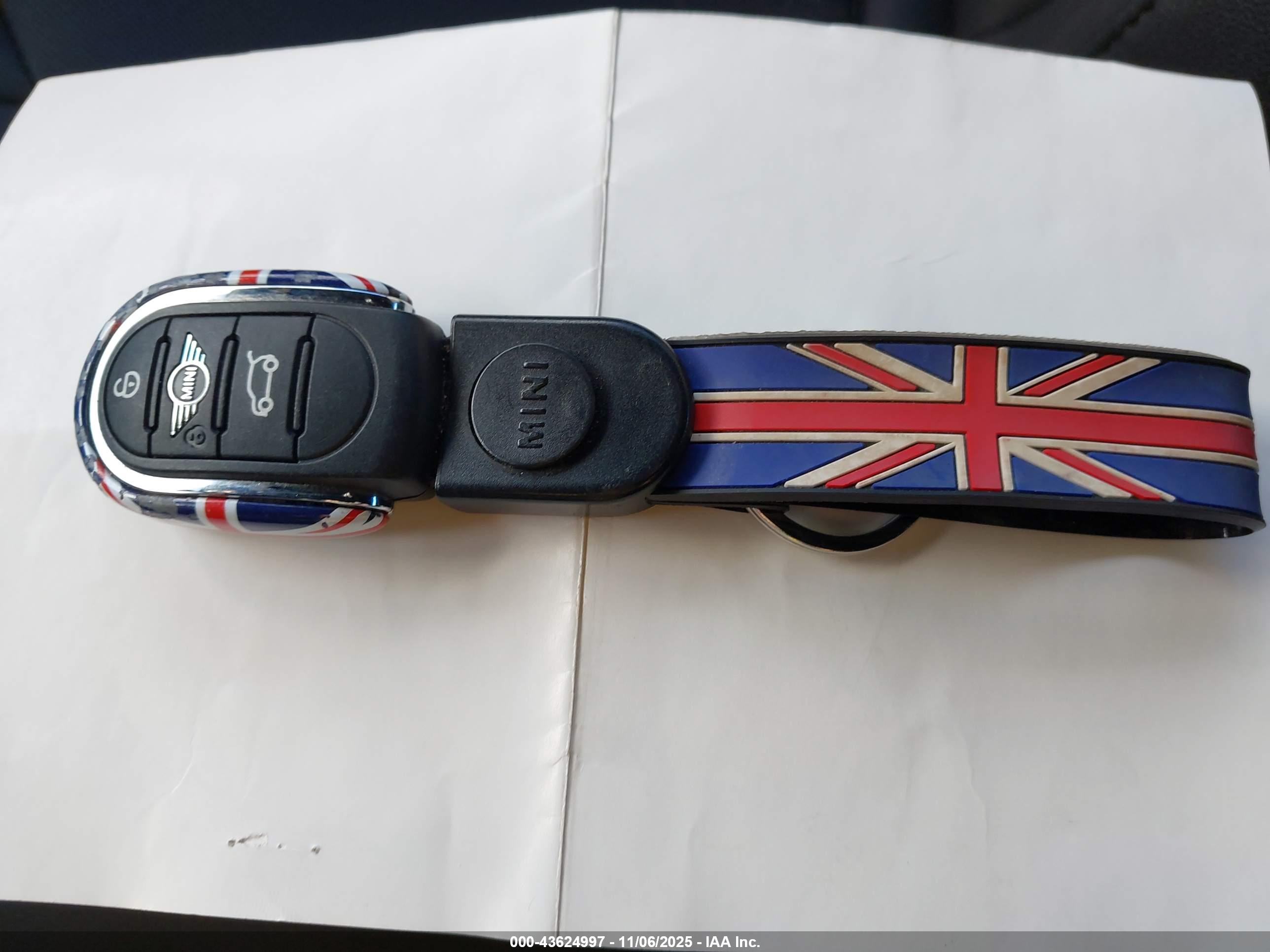 MINI CONVERTIBLE image 11