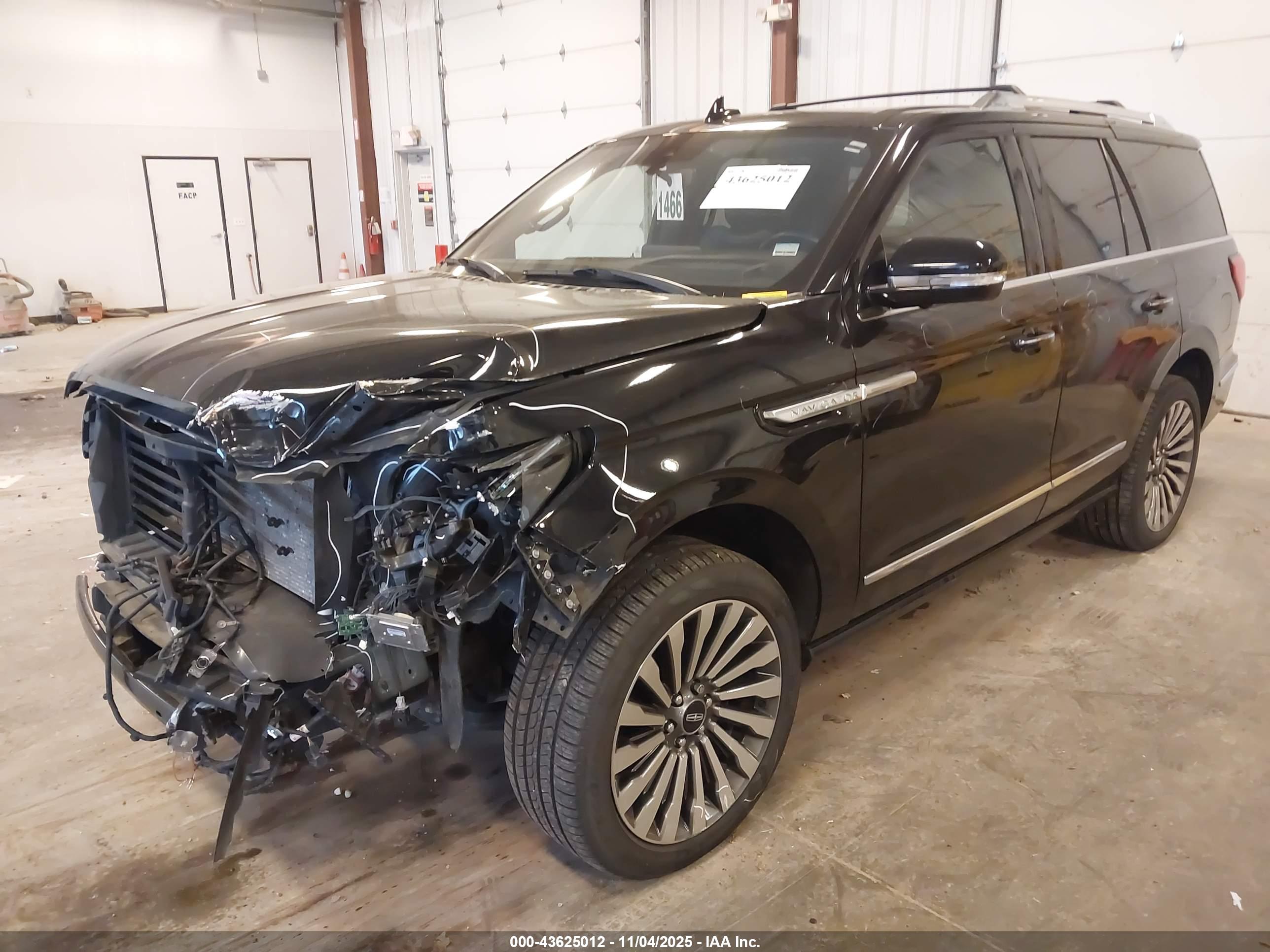 LINCOLN NAVIGATOR image 2