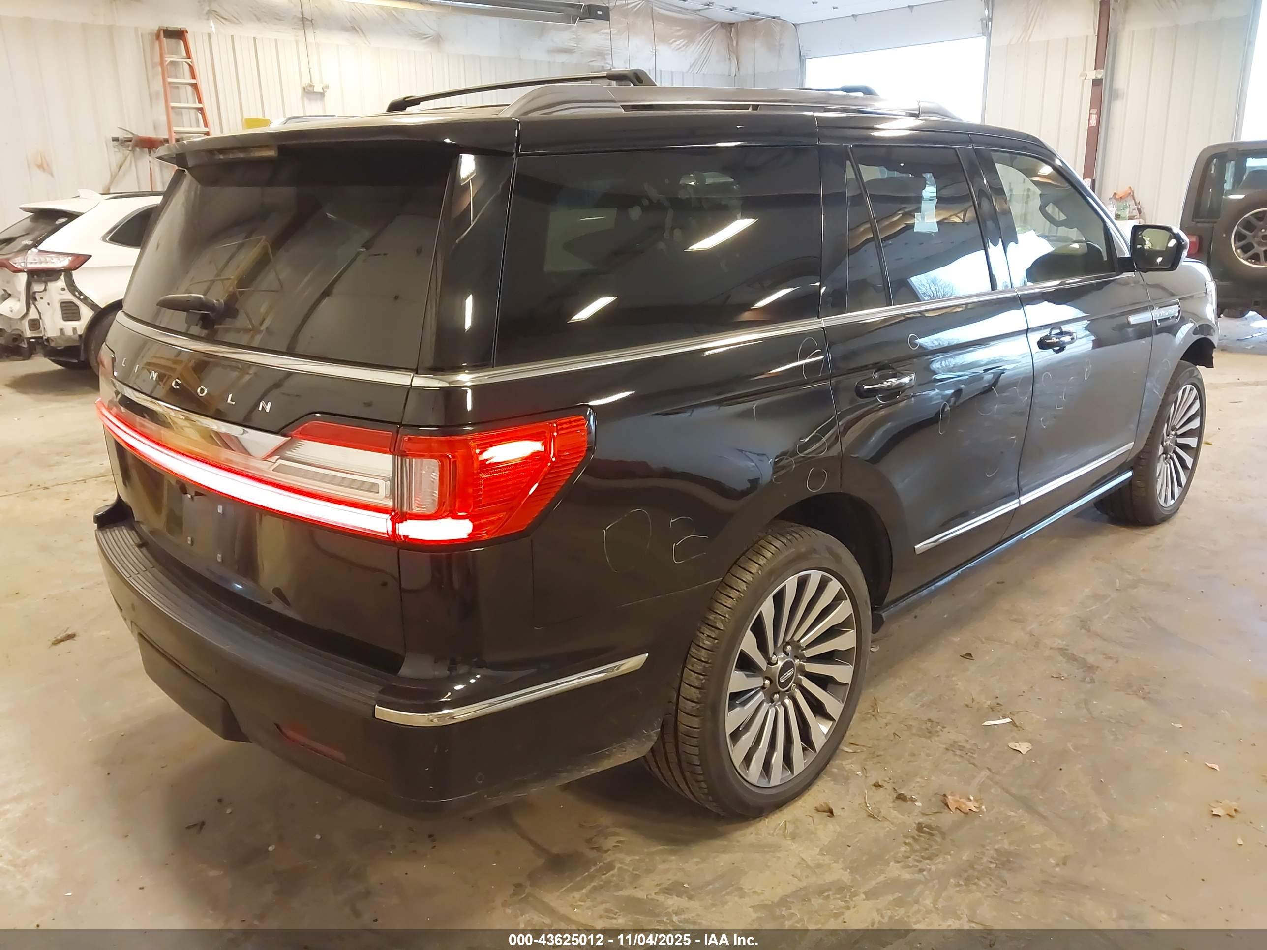 LINCOLN NAVIGATOR image 4
