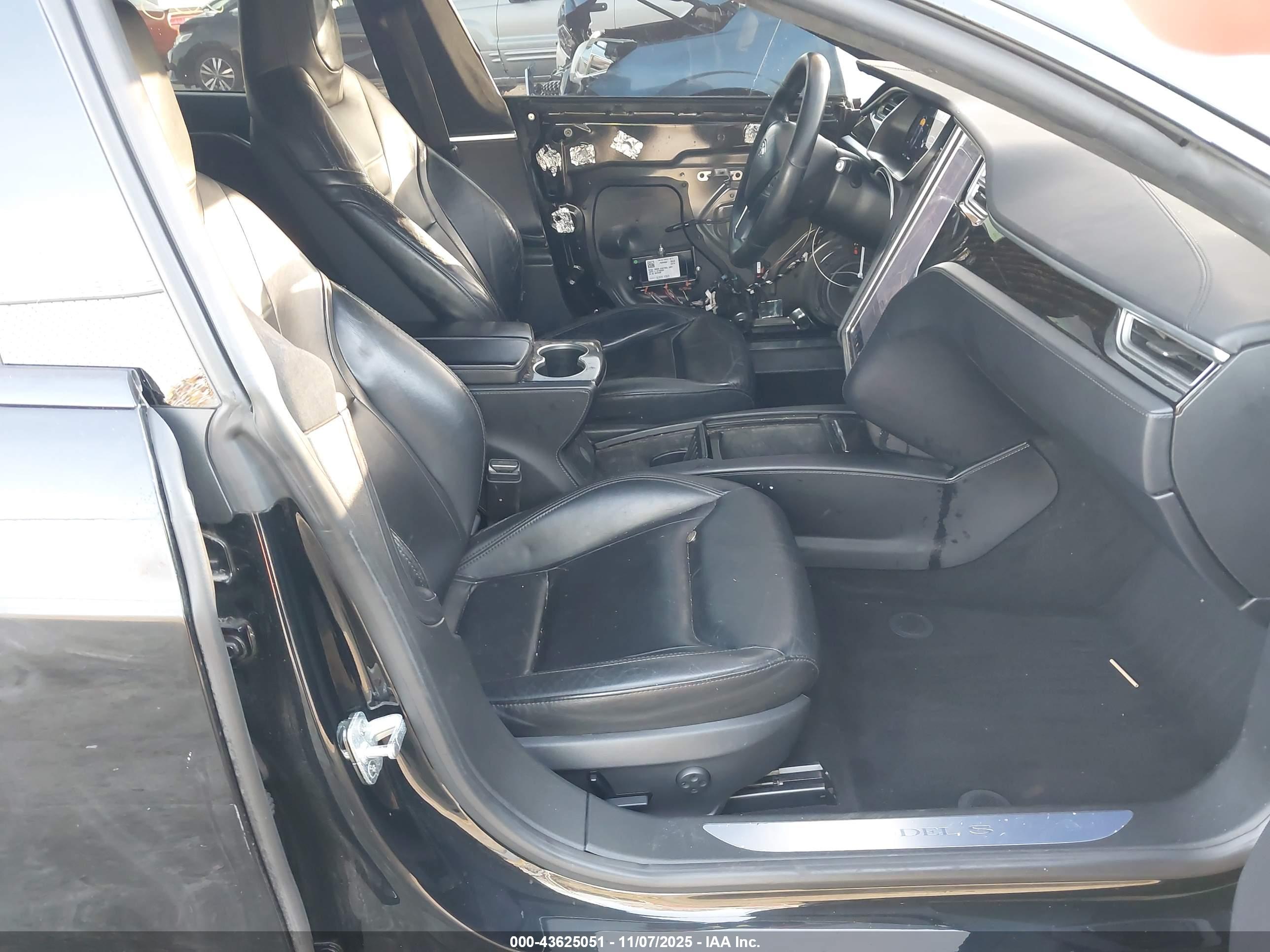 TESLA MODEL image 5