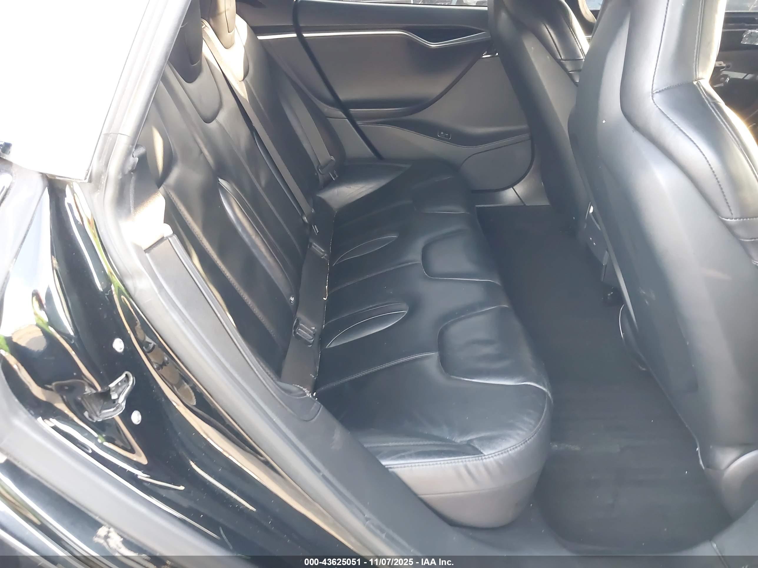 TESLA MODEL image 8