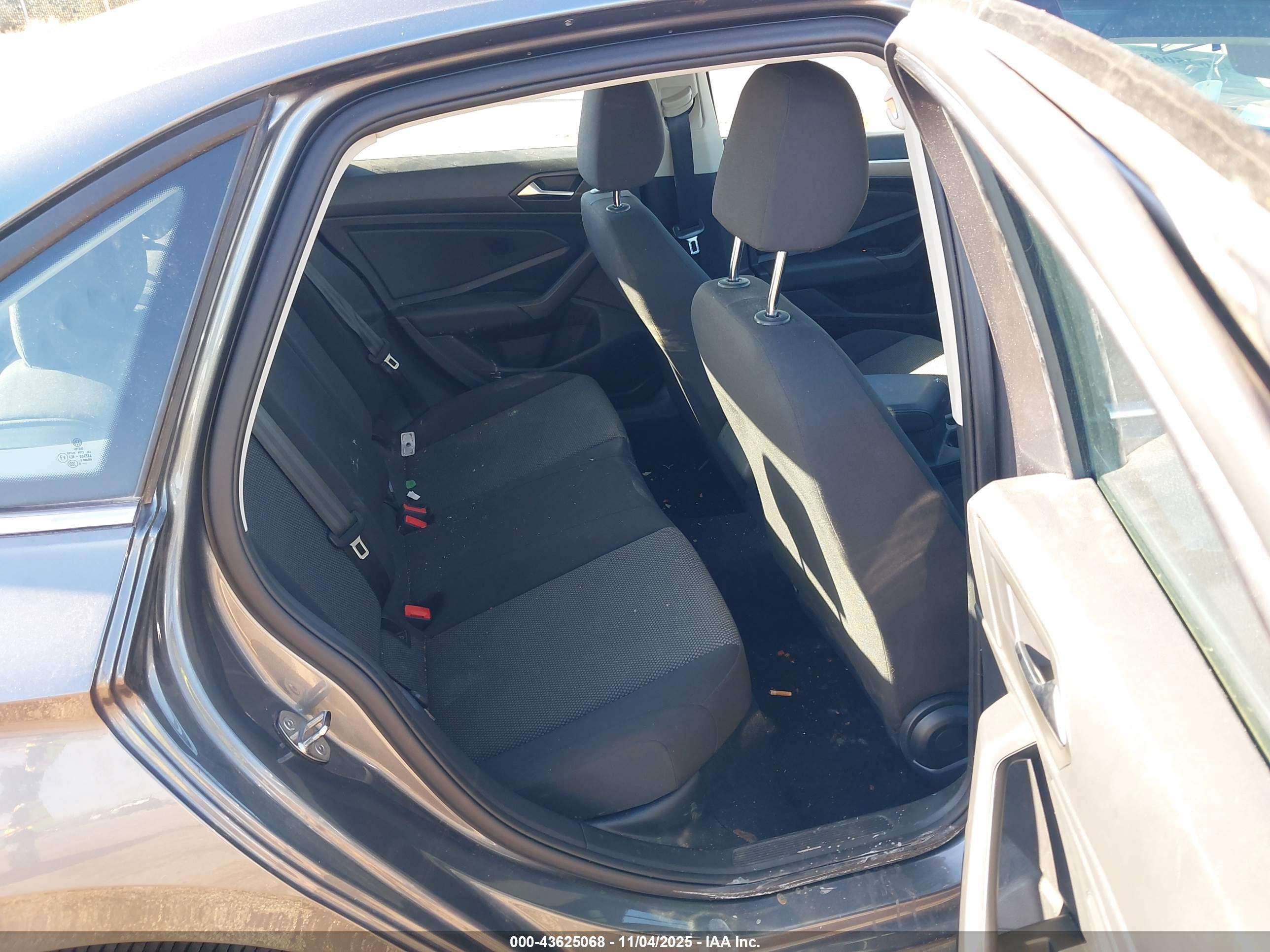 VOLKSWAGEN JETTA image 8