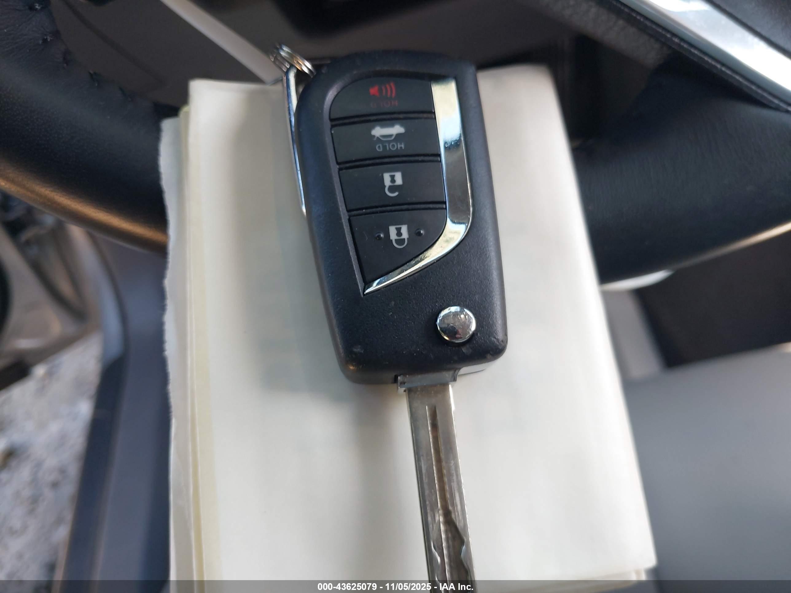 TOYOTA CAMRY image 11