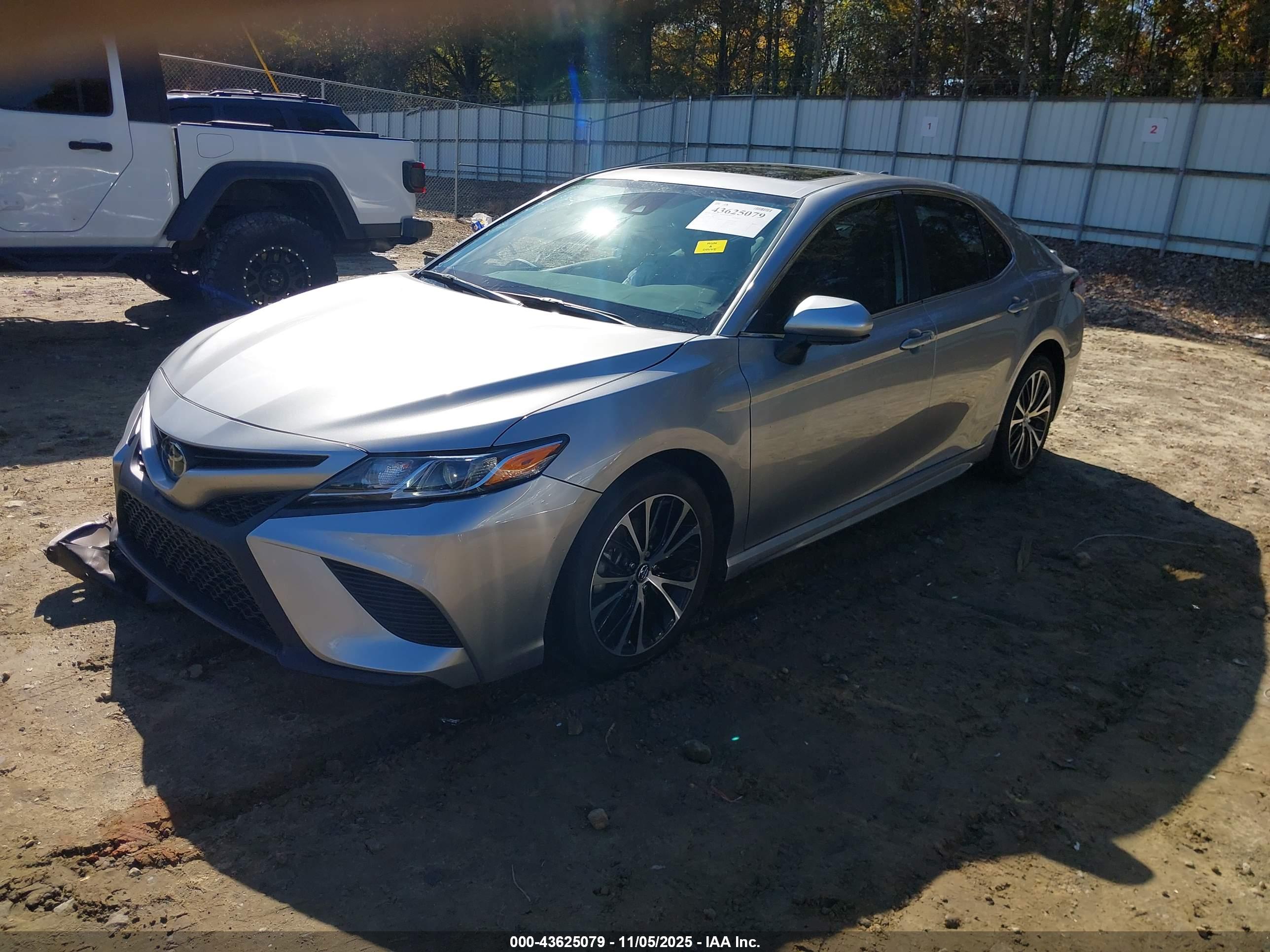 TOYOTA CAMRY image 2