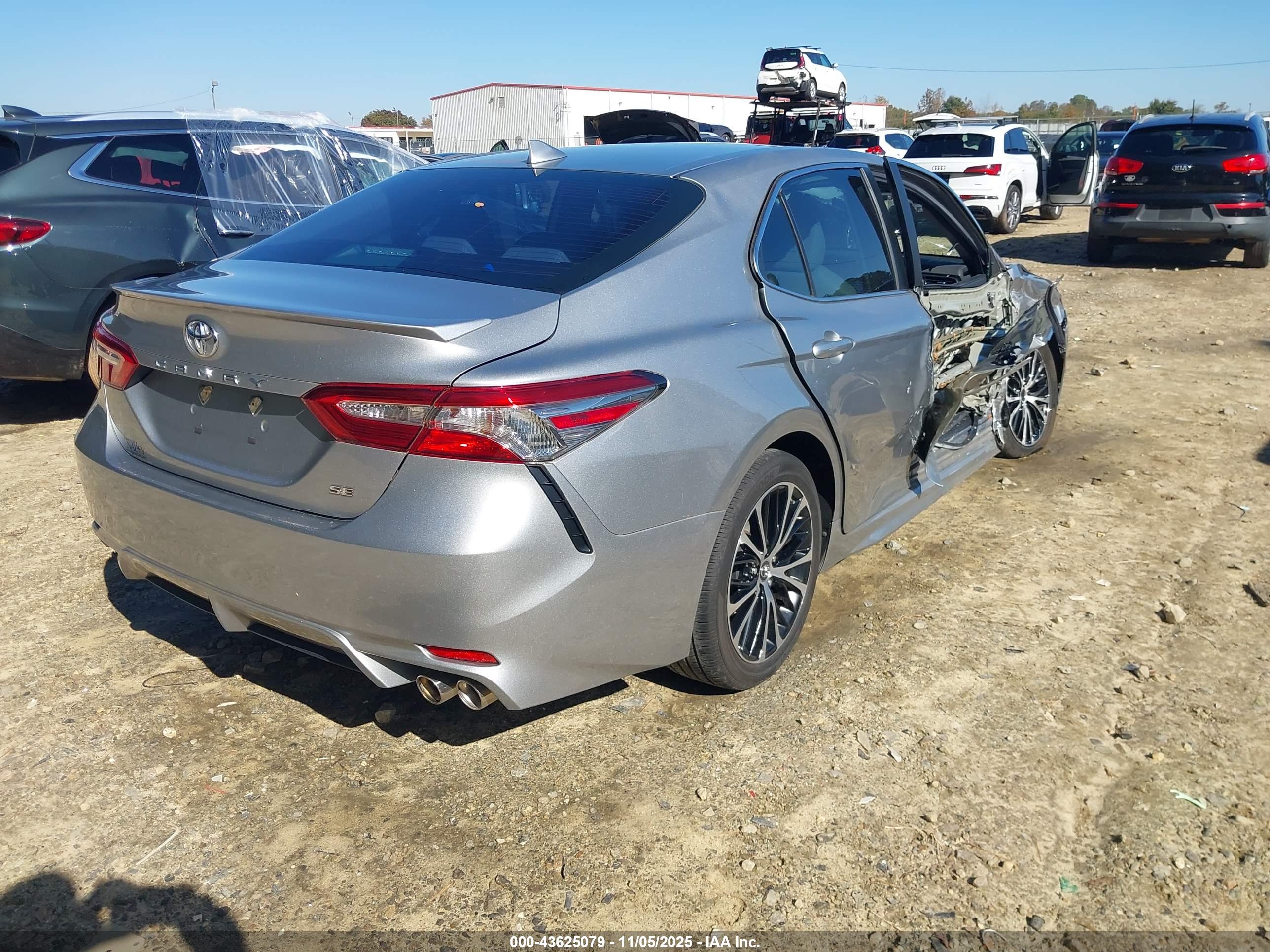 TOYOTA CAMRY image 4
