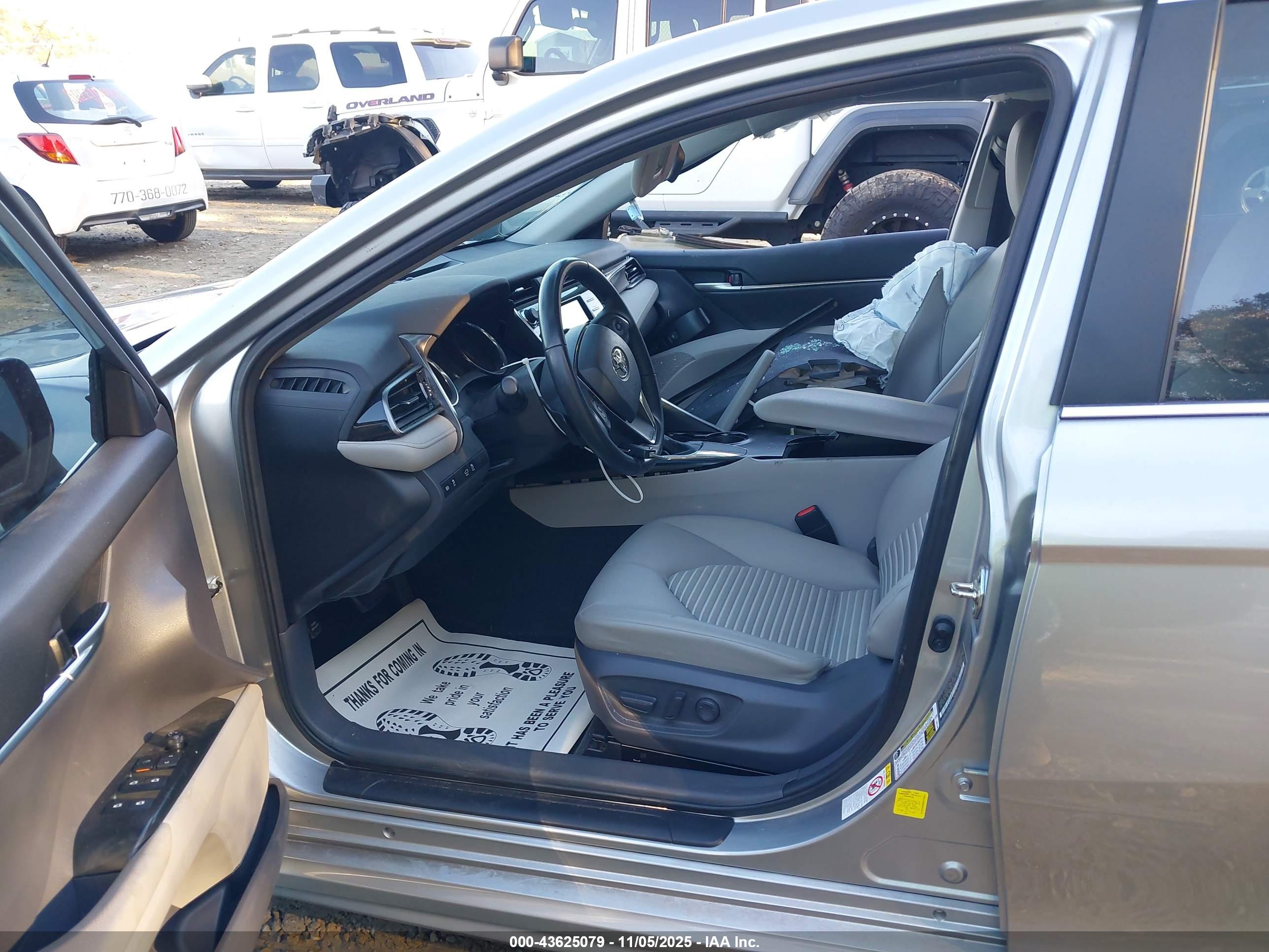 TOYOTA CAMRY image 5