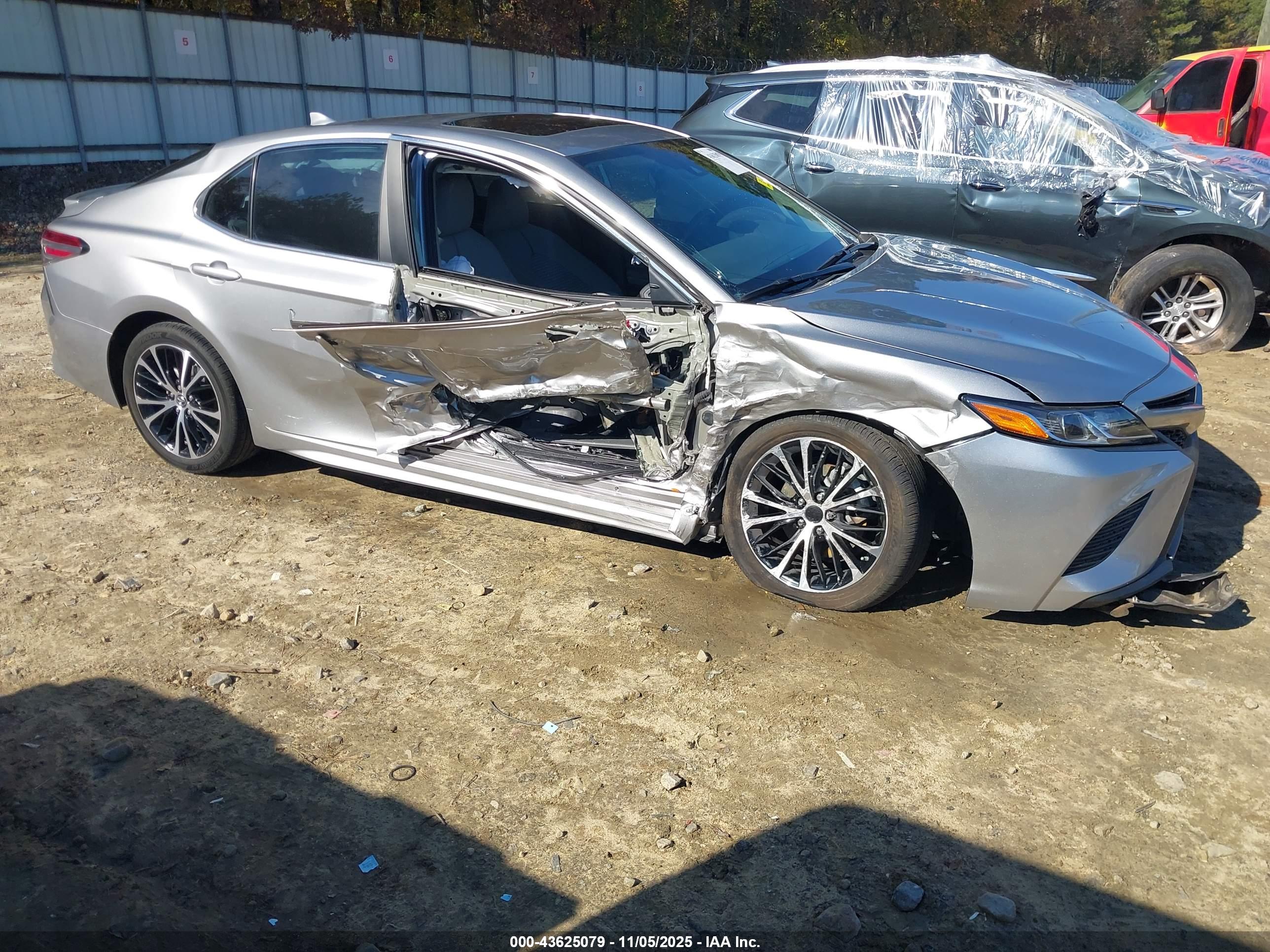 TOYOTA CAMRY image 6