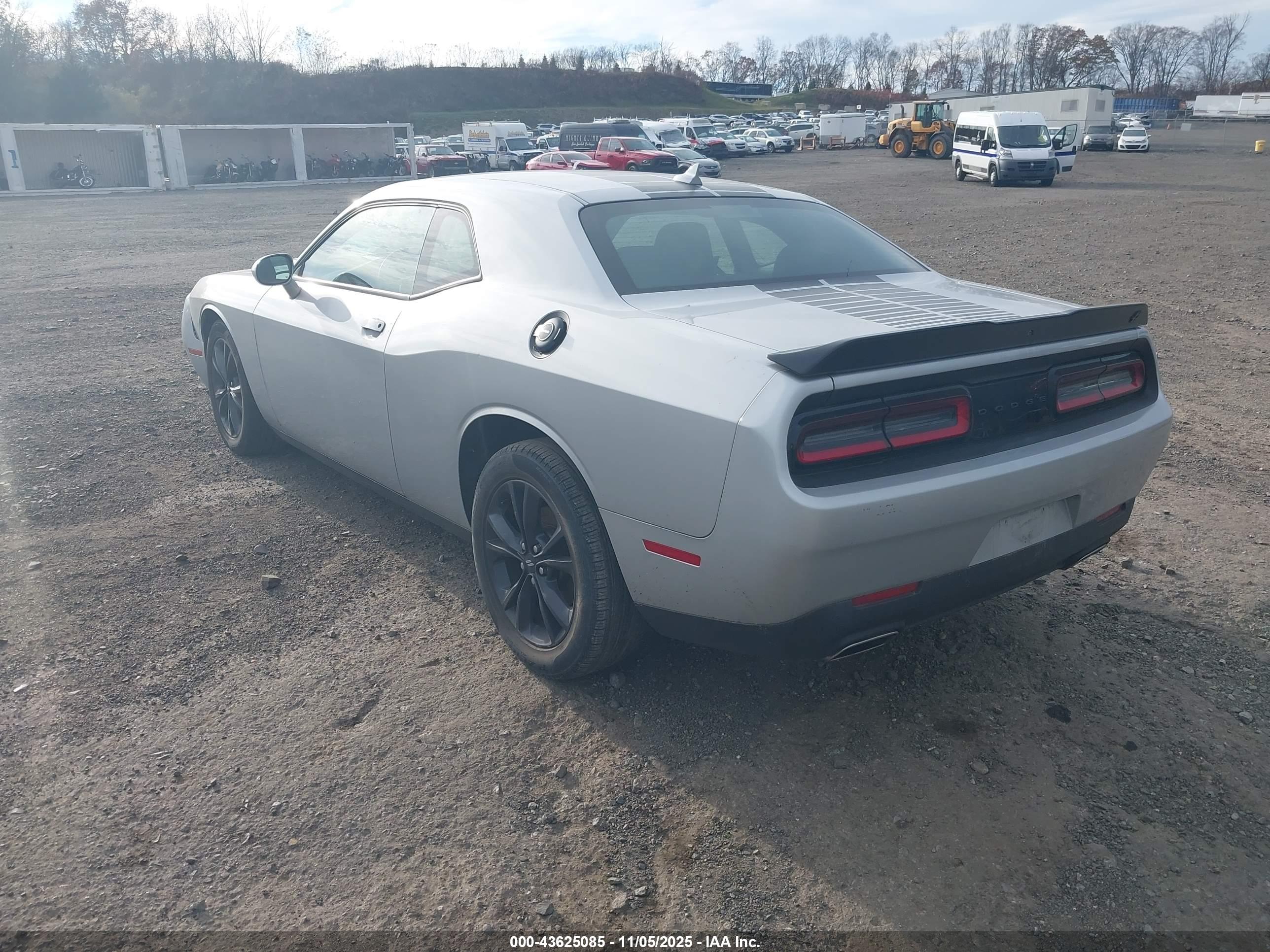 DODGE CHALLENGER image 3