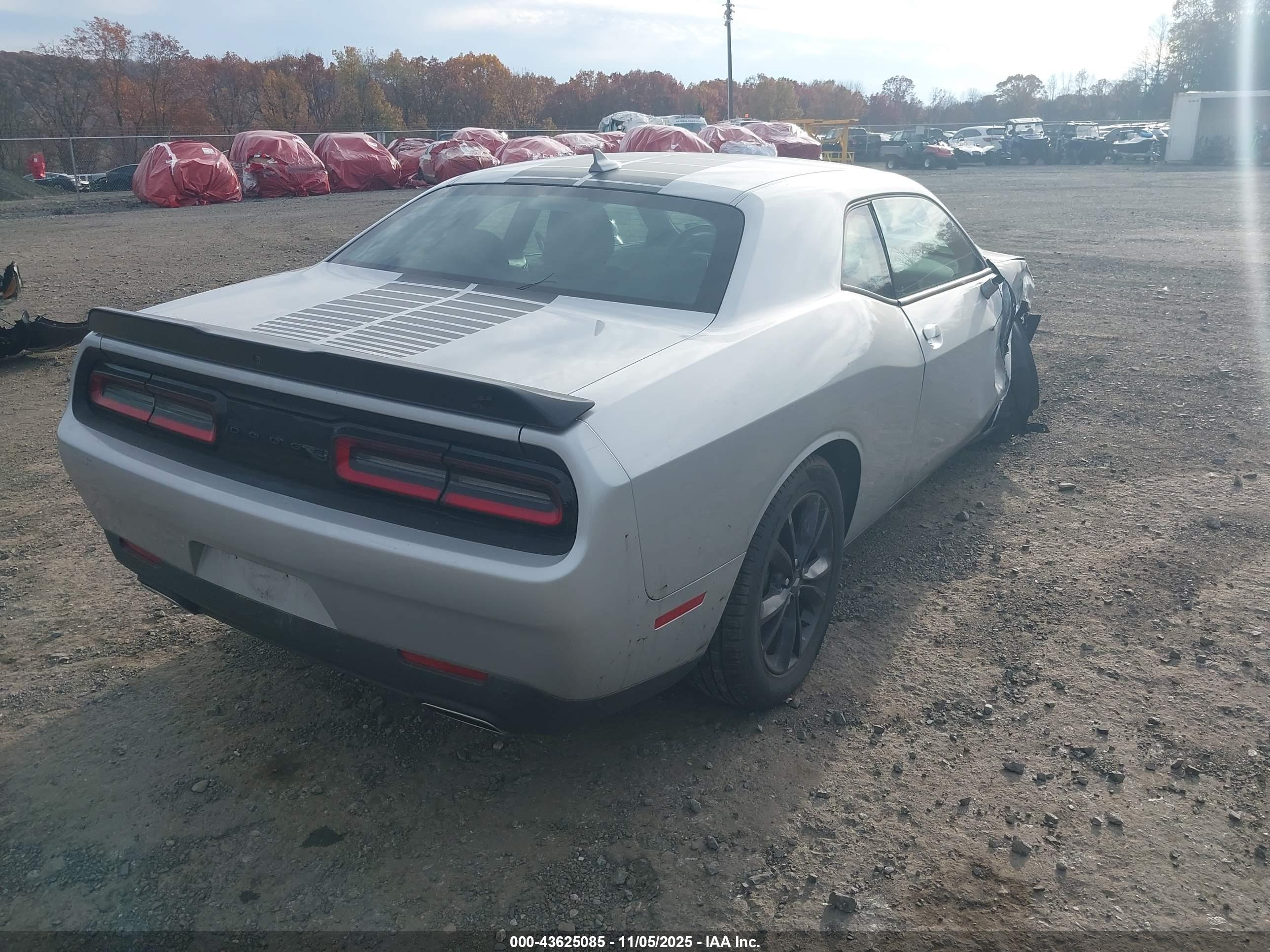 DODGE CHALLENGER image 4