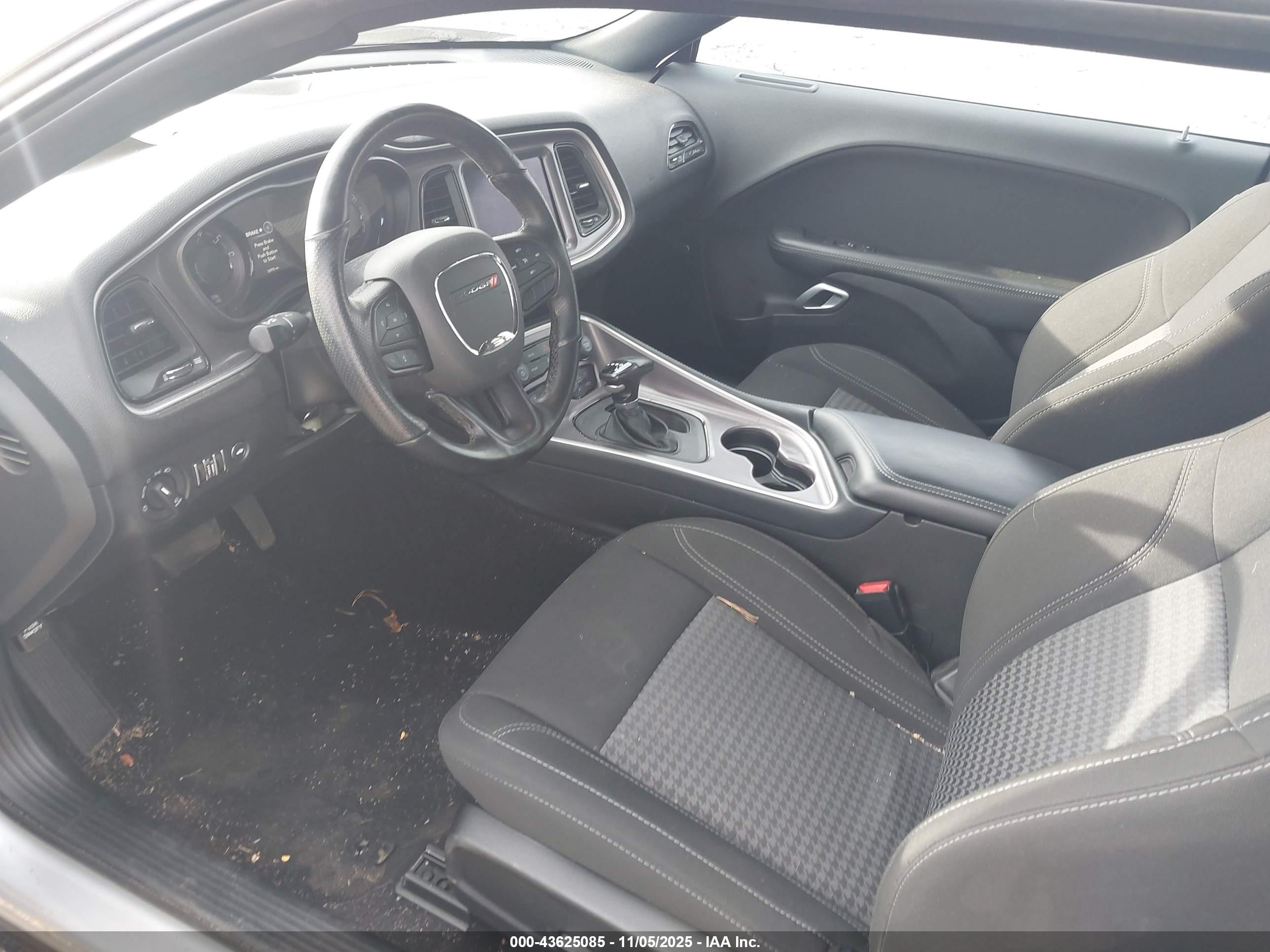 DODGE CHALLENGER image 5