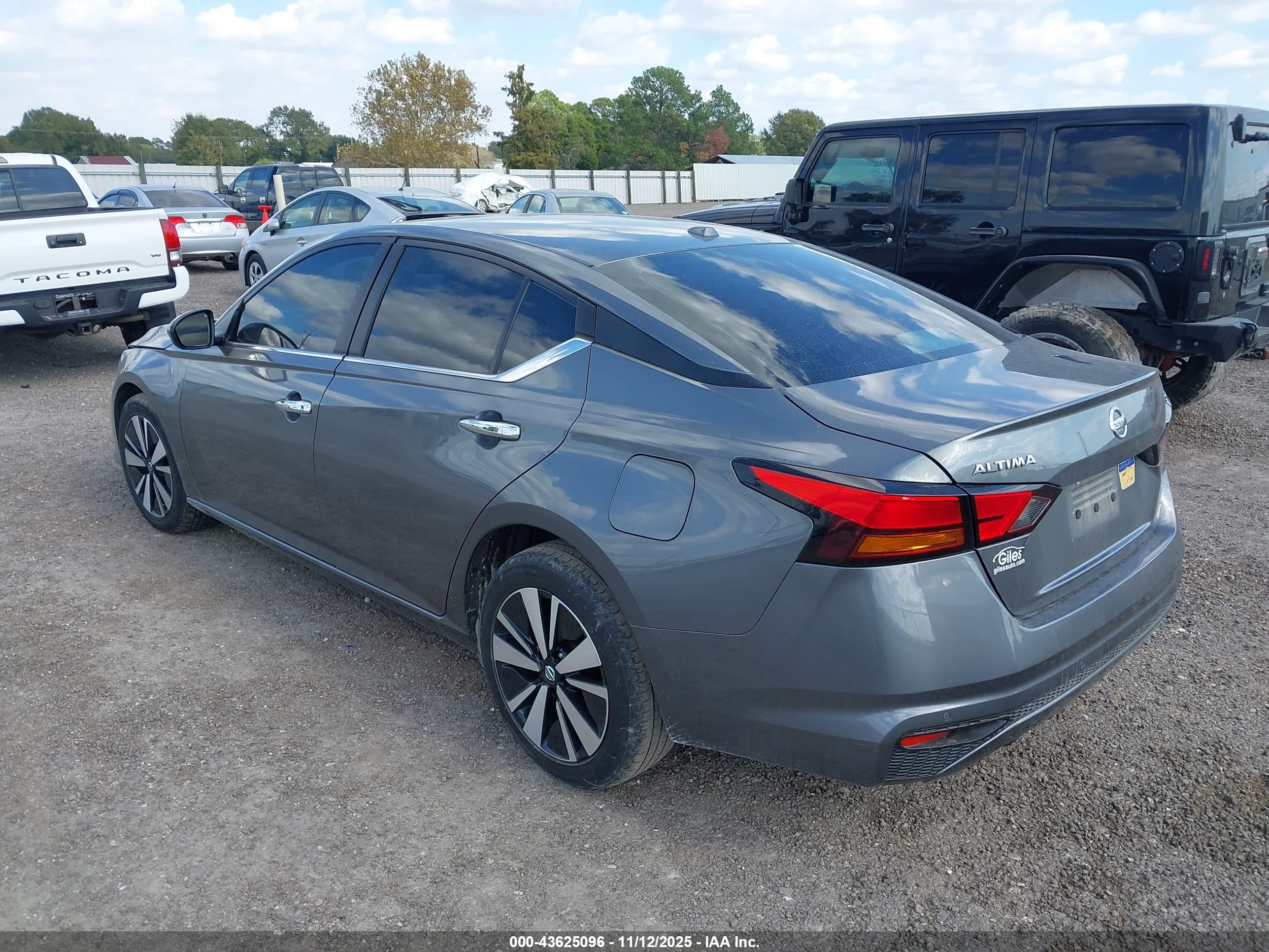 NISSAN ALTIMA image 3