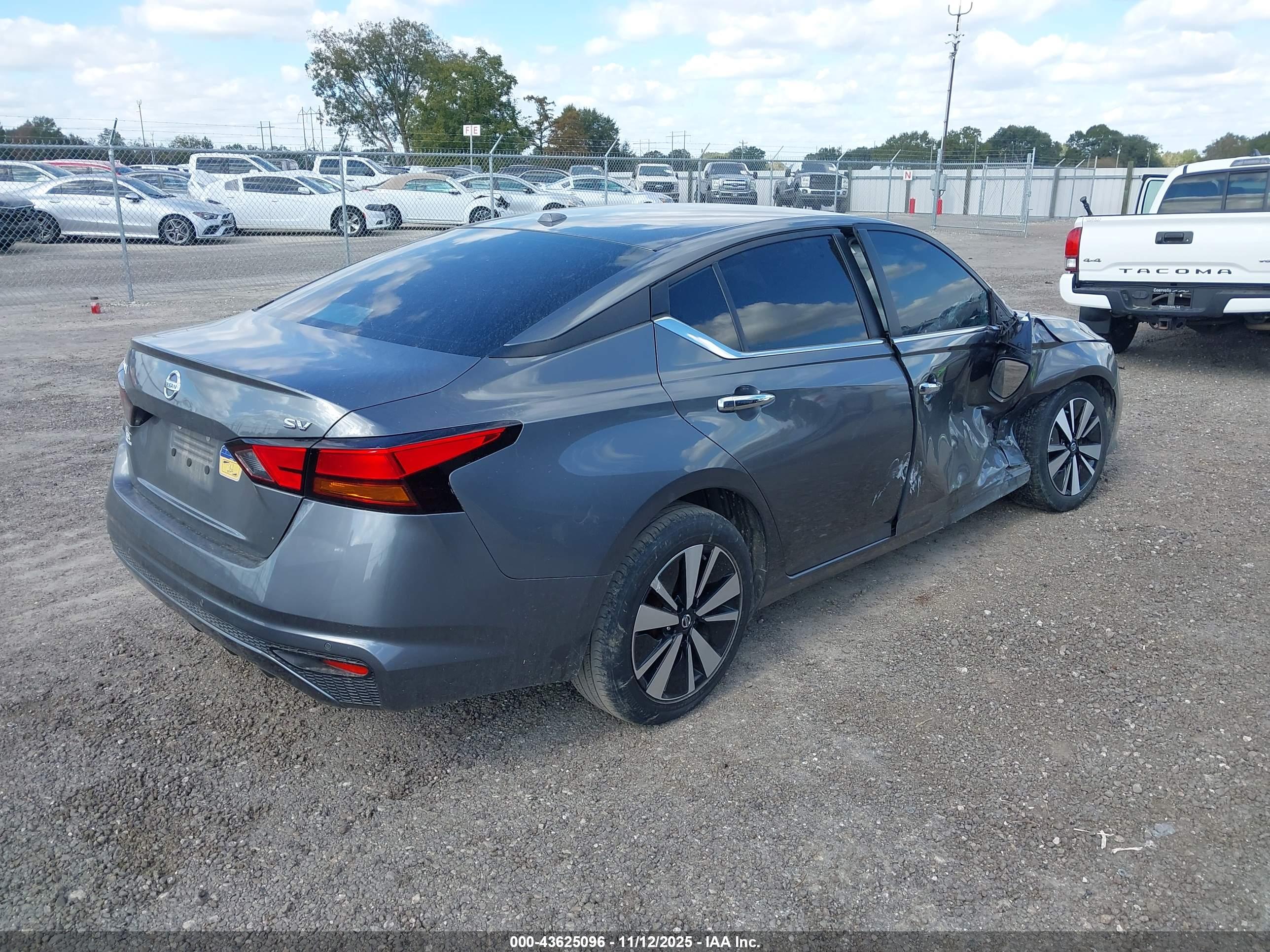 NISSAN ALTIMA image 4