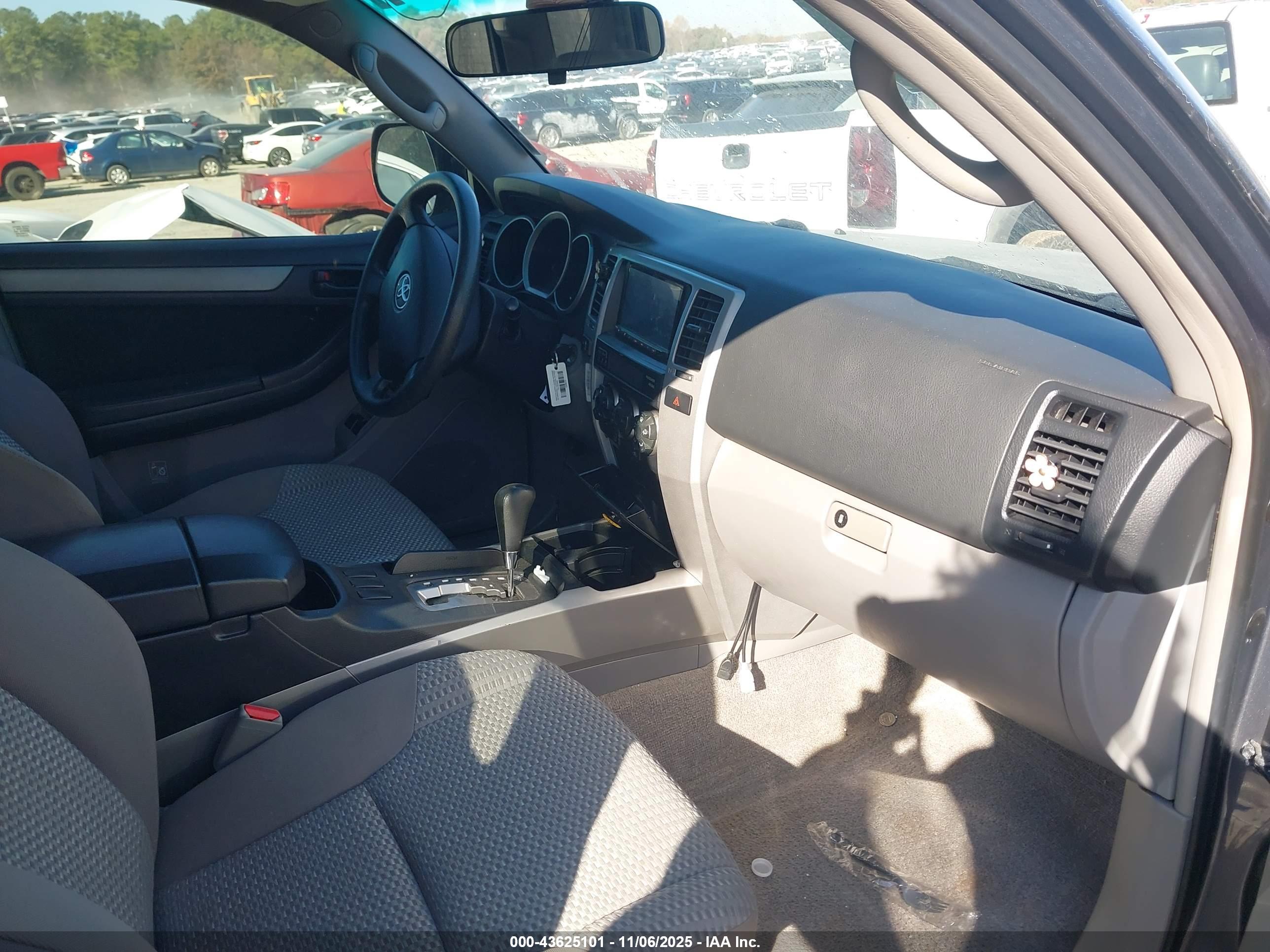 TOYOTA 4RUNNER image 5