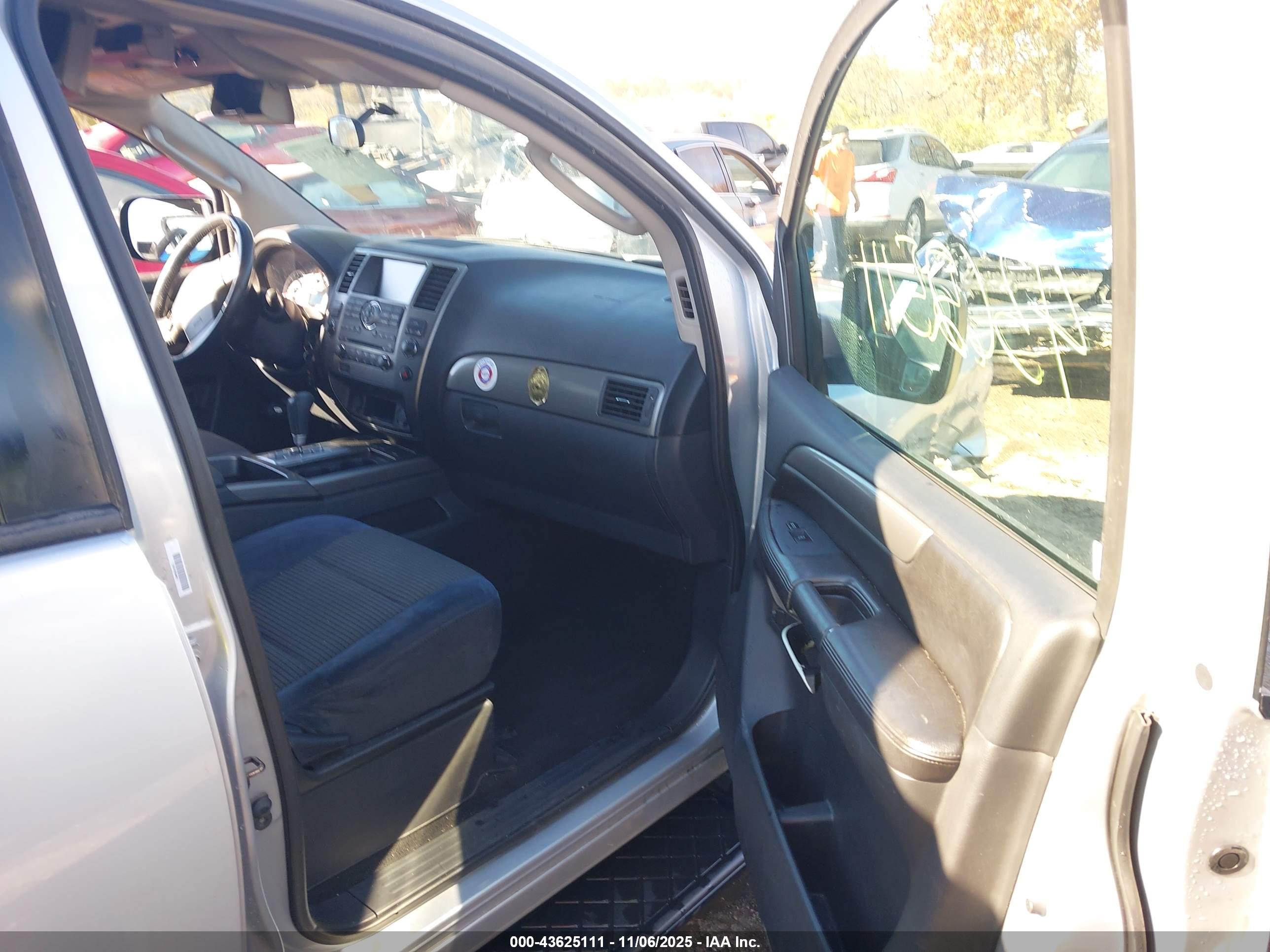 NISSAN ARMADA image 5